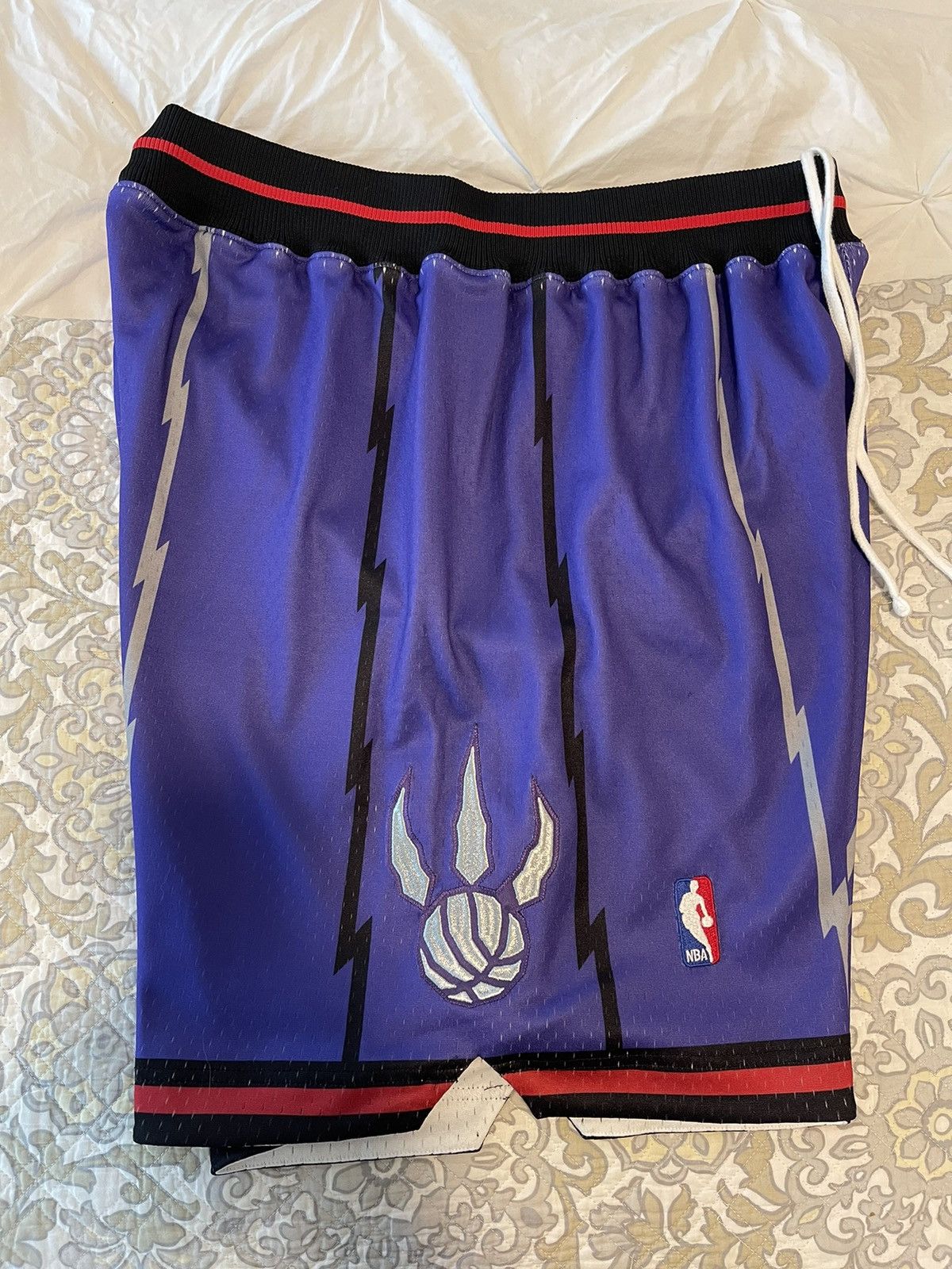 Mitchell & Ness 1998-1999 Mitchell & Ness Toronto Raptor Shorts - Size L Size US 44 / EU 60 - 4 Thumbnail