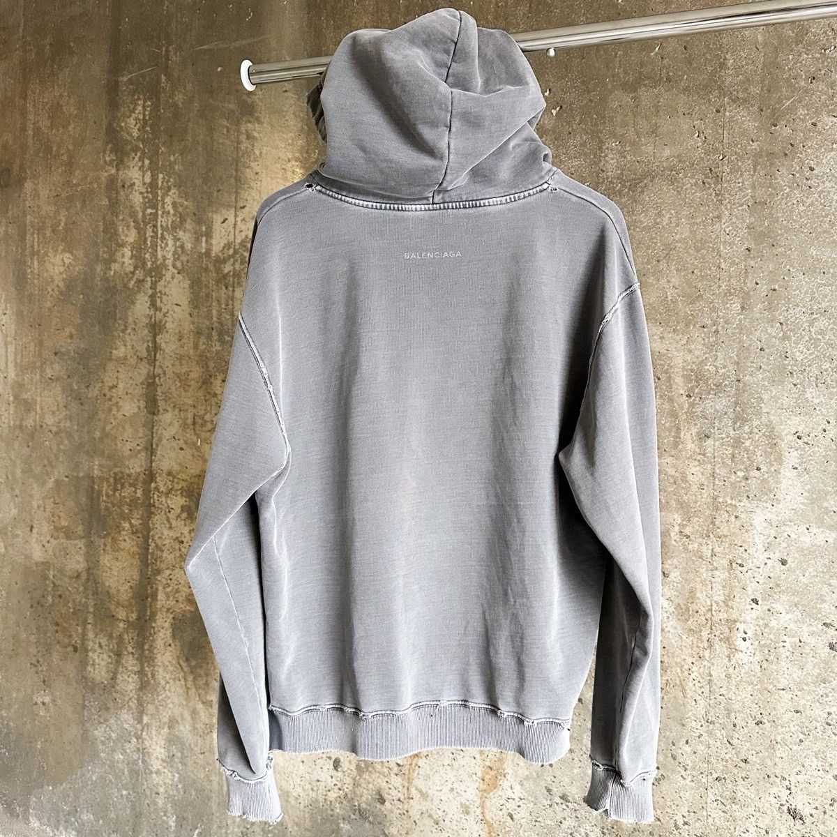 Balenciaga Balenciaga FW17 THRASHED Paris Safety Pin Hoodie Size US XL / EU 56 / 4 - 5 Thumbnail