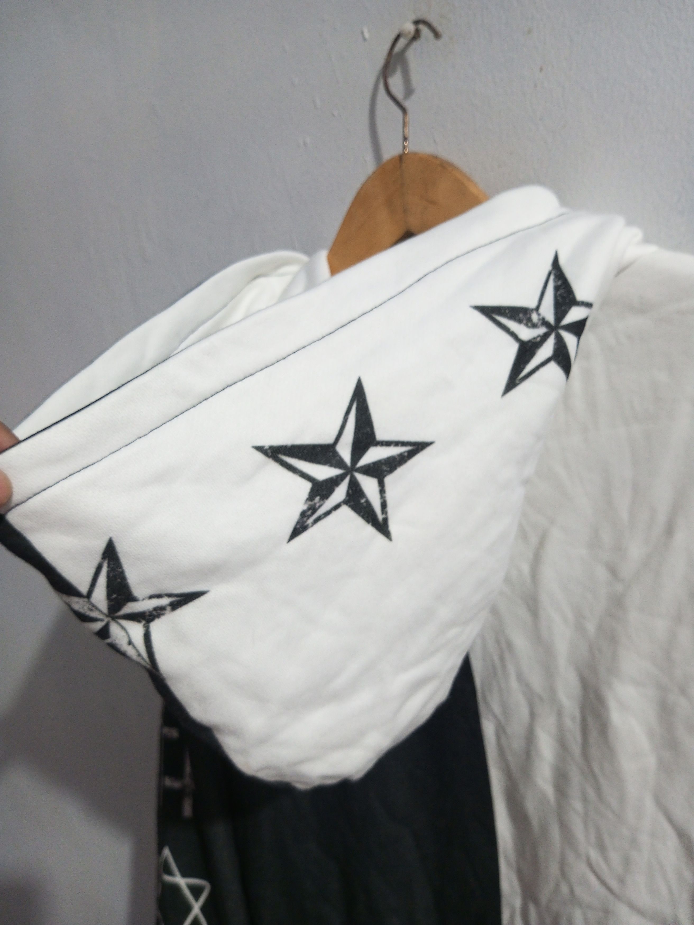 Japanese Brand Travas tokyo illuminati cross hoodie Size US L / EU 52-54 / 3 - 12 Thumbnail