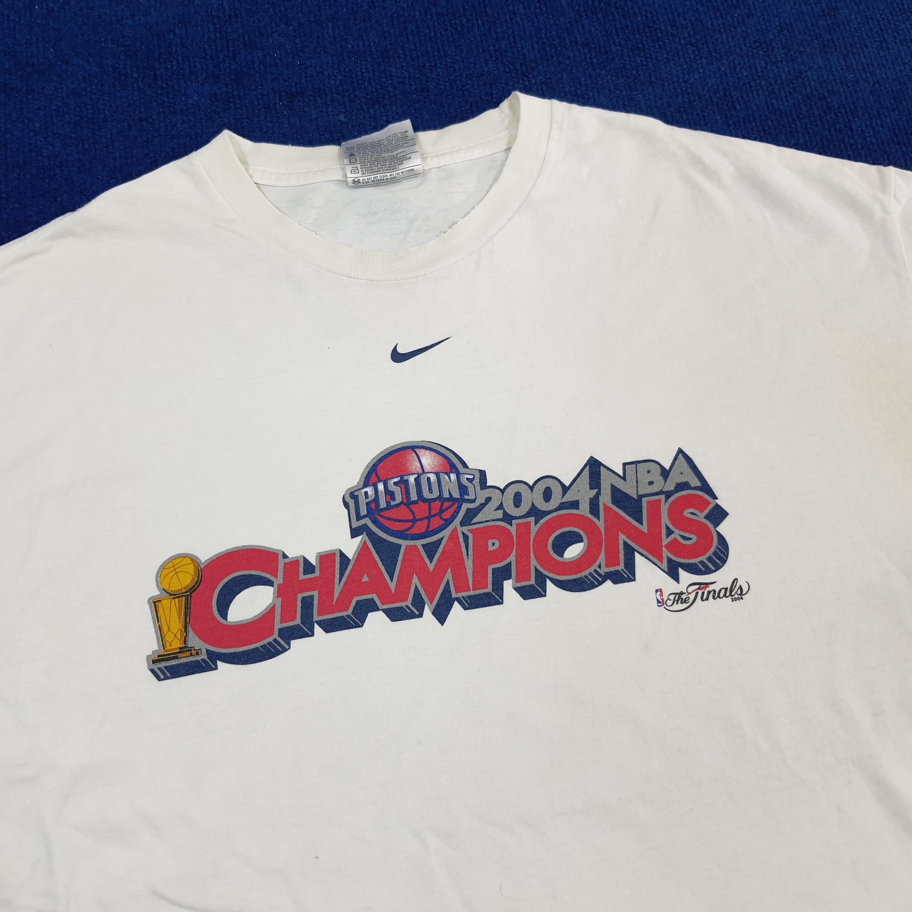 NBA × Nike × Vintage Vintage NIKE Center Pistons 2004 NBA Champions Tshirt Size US XL / EU 56 / 4 - 2 Thumbnail