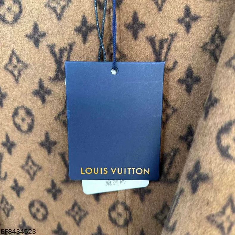 Louis Vuitton Louis Vuitton Cloak coat with full print inside coat Size S / US 4 / IT 40 - 6 Thumbnail