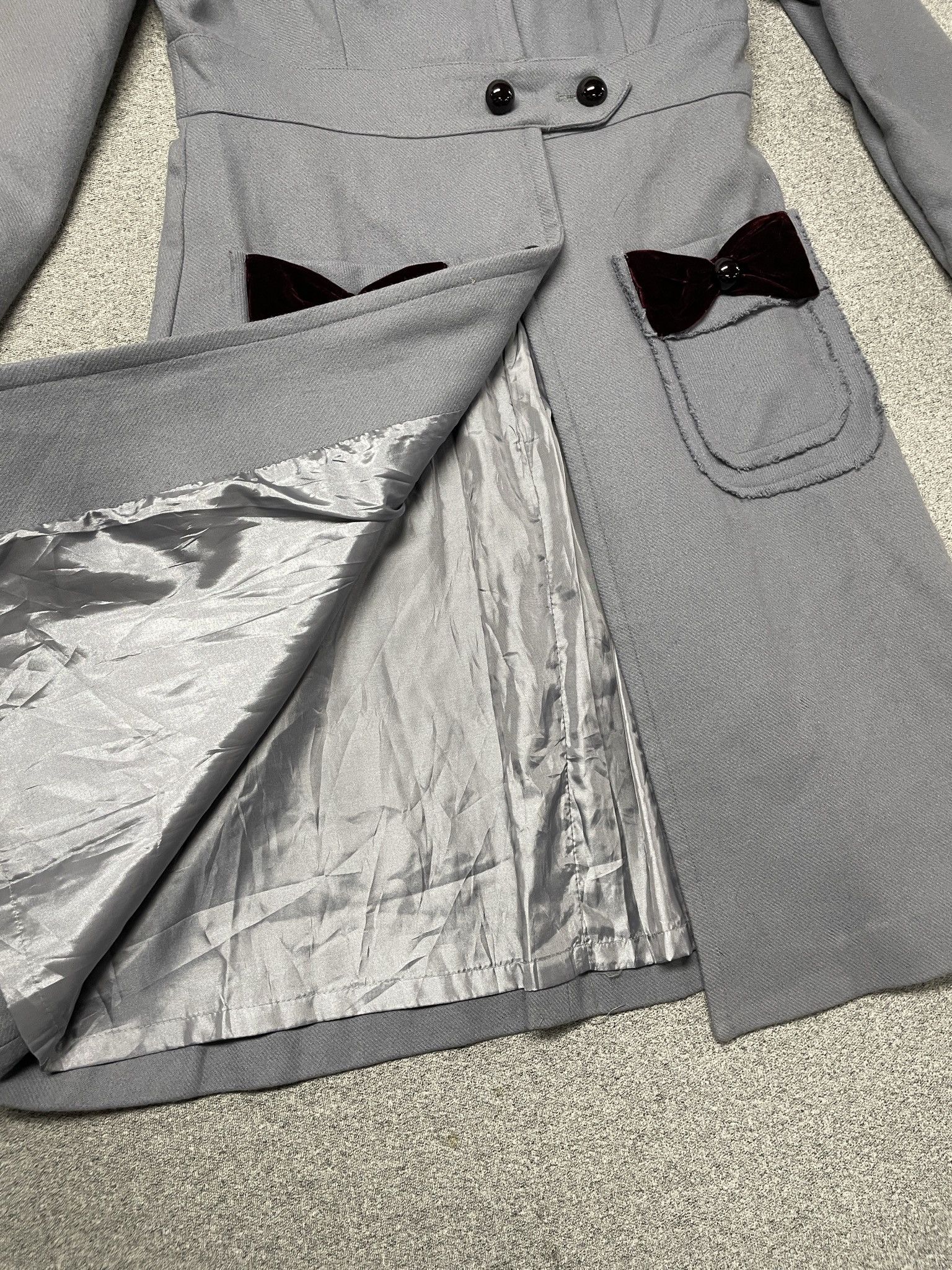 Marc Jacobs Vintage Marc Jacobs Grey Coat with Velvet Bows and Ruffle Details Size M / US 6-8 / IT 42-44 - 3 Thumbnail