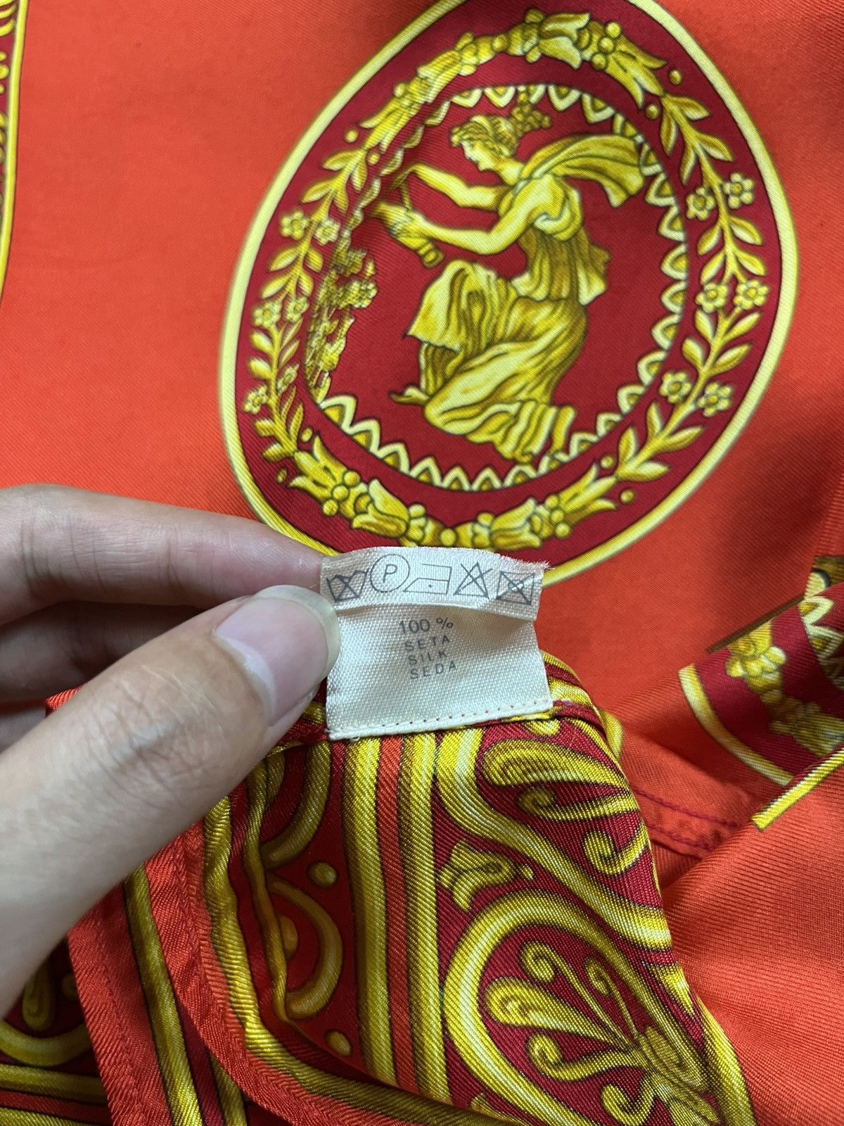 Versace 90s Versace V2 silk Size US L / EU 52-54 / 3 - 11 Thumbnail