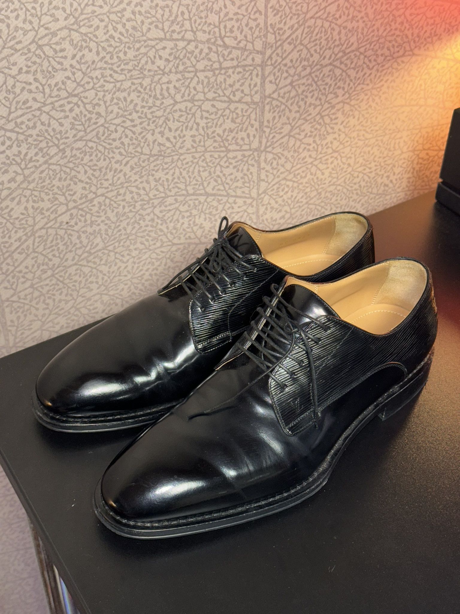LV Louis Vuitton - Kensington Derby Black Men\'s Dress Shoes Black Dress Shoes Shoes for Men | LOUIS VUITTON ® main image 4