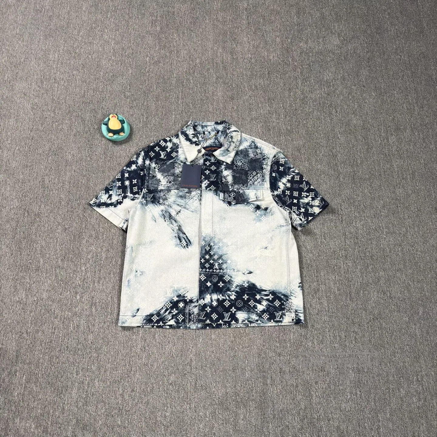 Louis Vuitton LV Paisley Print Short-Sleeve Shirt. Size US S / EU 44-46 / 1 - 1 Thumbnail