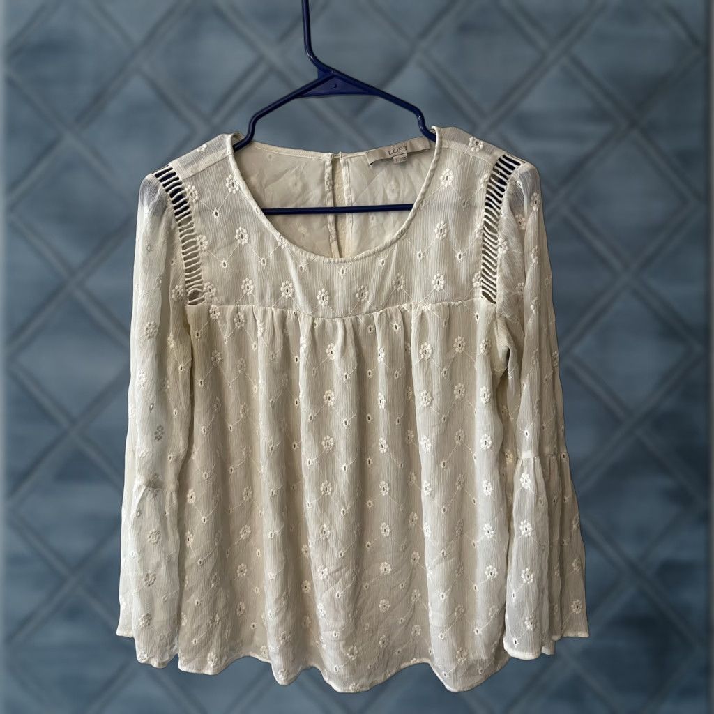 Ann Taylor LOFT Women’s White Floral Blouse 3/4 Bell Sleeve Sheered Lined Embroidered S Size S / US 4 / IT 40 - 1 Thumbnail