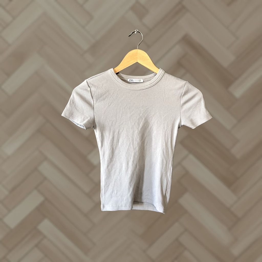 Zara Zara Womens Gray Short Sleeve Knitted T-Shirt Size S Size S / US 4 / IT 40 - 1 Thumbnail