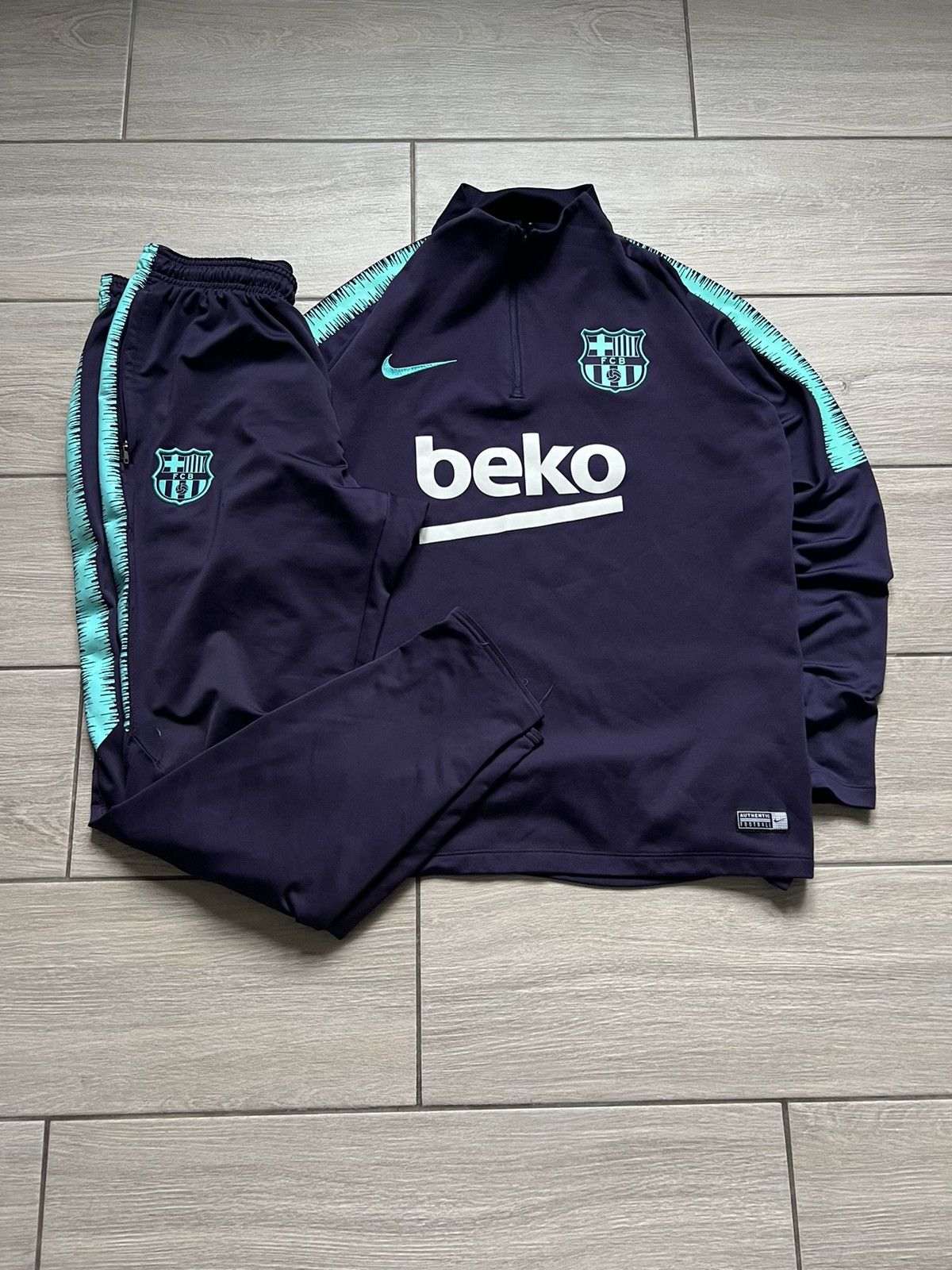 Nike Vintage Nike Barcelona Trackpants Long Sleeve Rare Suits Size US 32 / EU 48 - 2 Thumbnail