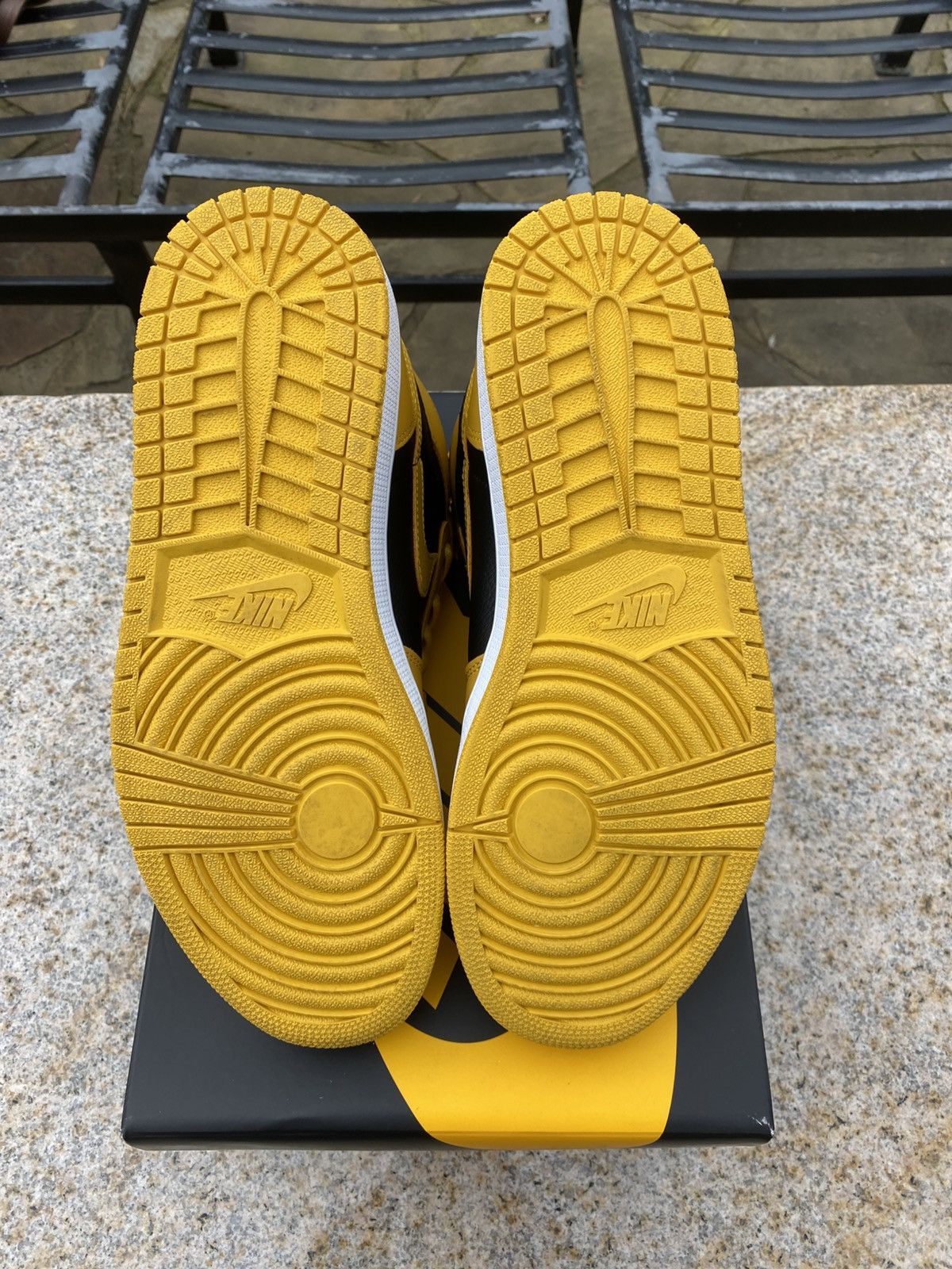 Nike Nike Air Jordan 1 Retro Pollen Yellow Men 10.5 555088-701 Size US 10.5 / EU 43-44 - 5 Thumbnail