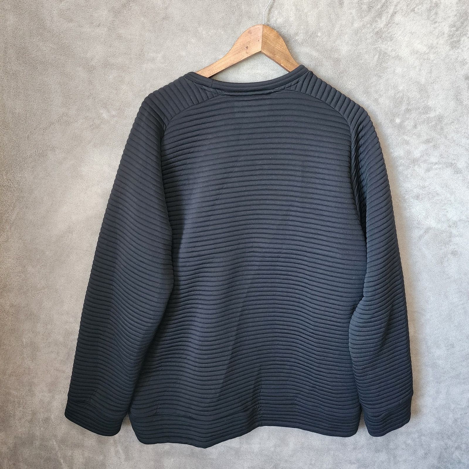 New Balance New Balance Men's XL Black Ribbed Tubing Sweater Size US XL / EU 56 / 4 - 4 Thumbnail