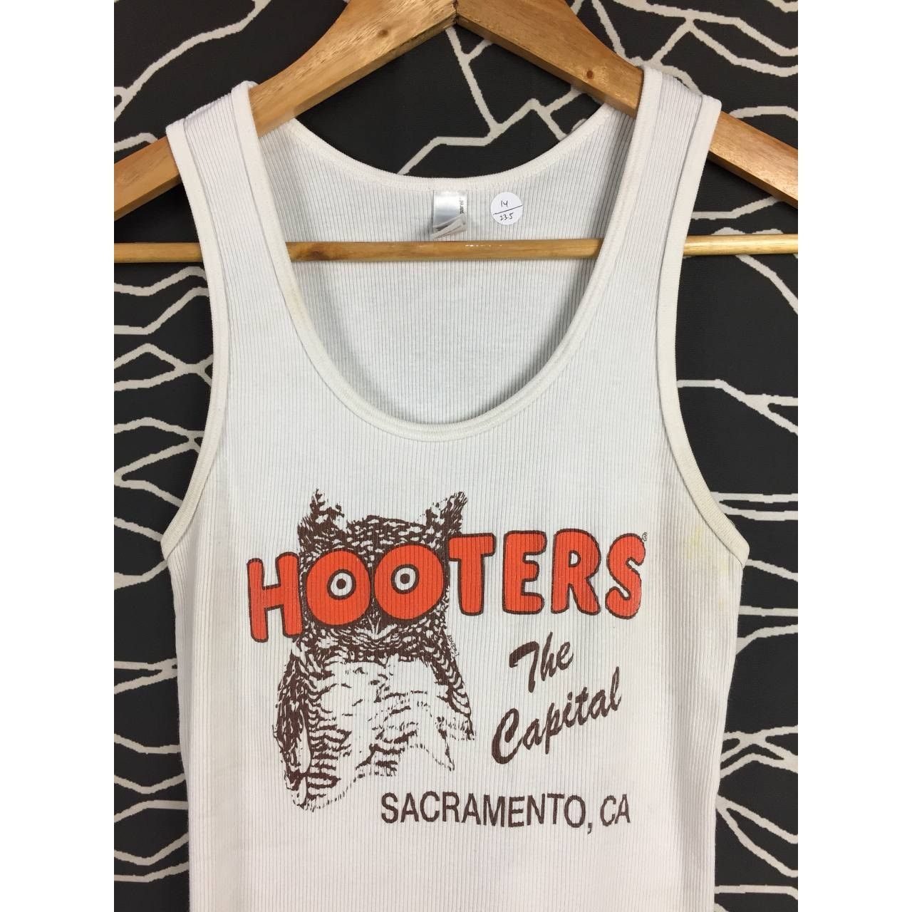 Vintage Distressed Hooters Sacramento Waitress Costume Tank Top Tee Size L / US 10 / IT 46 - 3 Thumbnail