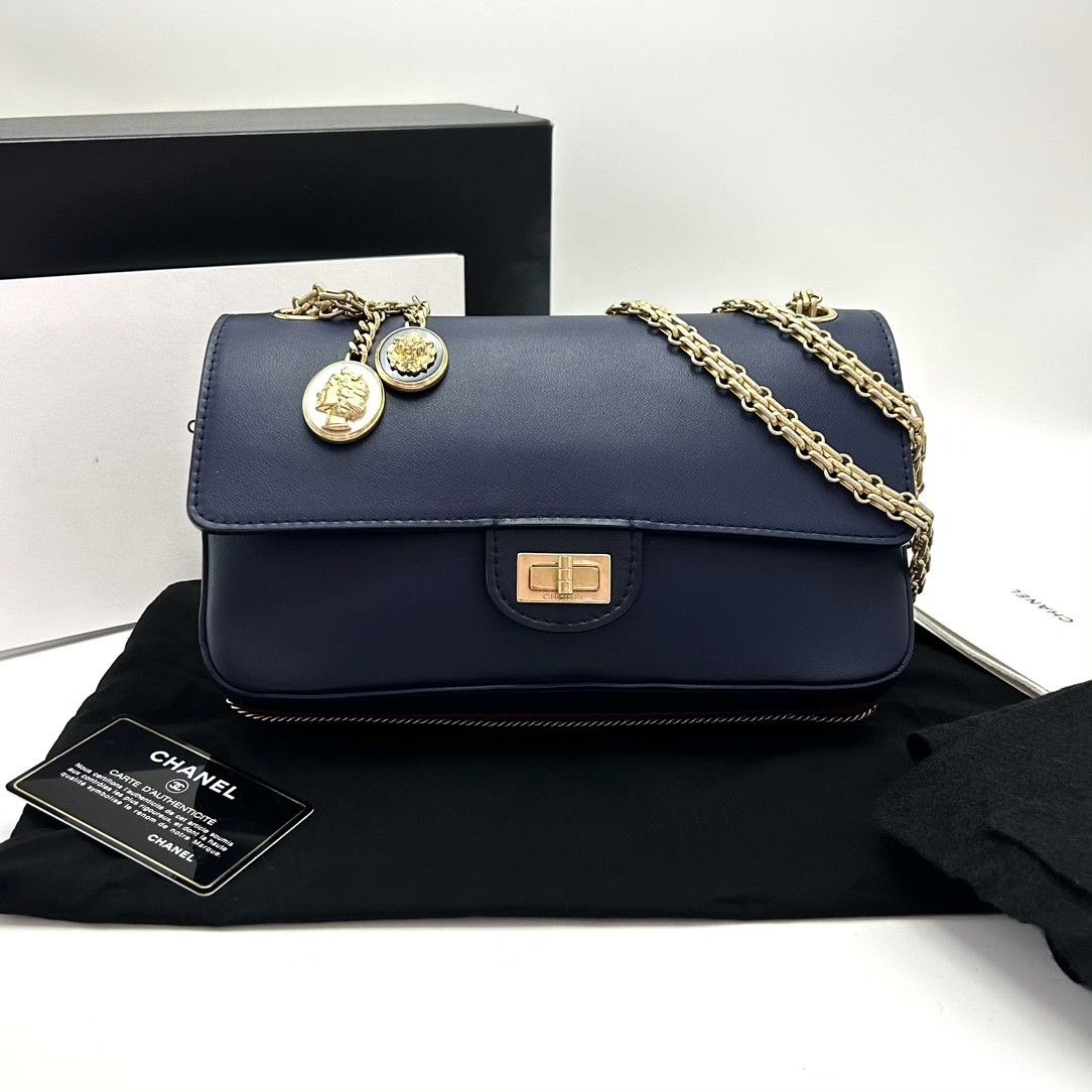 Chanel Pre-loved Bag Very good condition Size ONE SIZE - 1 Thumbnail