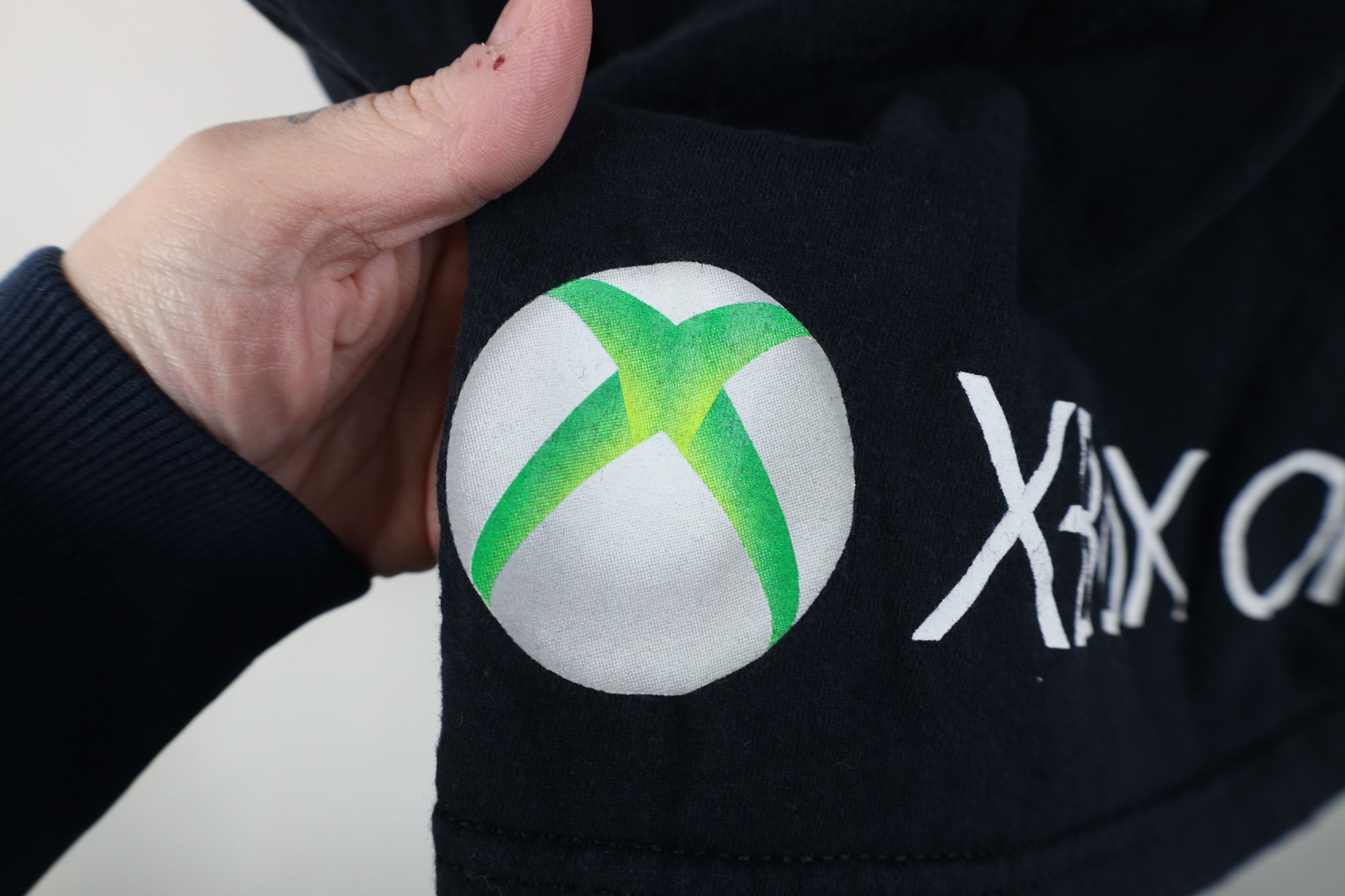 Vintage Vintage Streetwear Xbox One Gamer T-Shirt Black Cotton Size US L / EU 52-54 / 3 - 5 Thumbnail