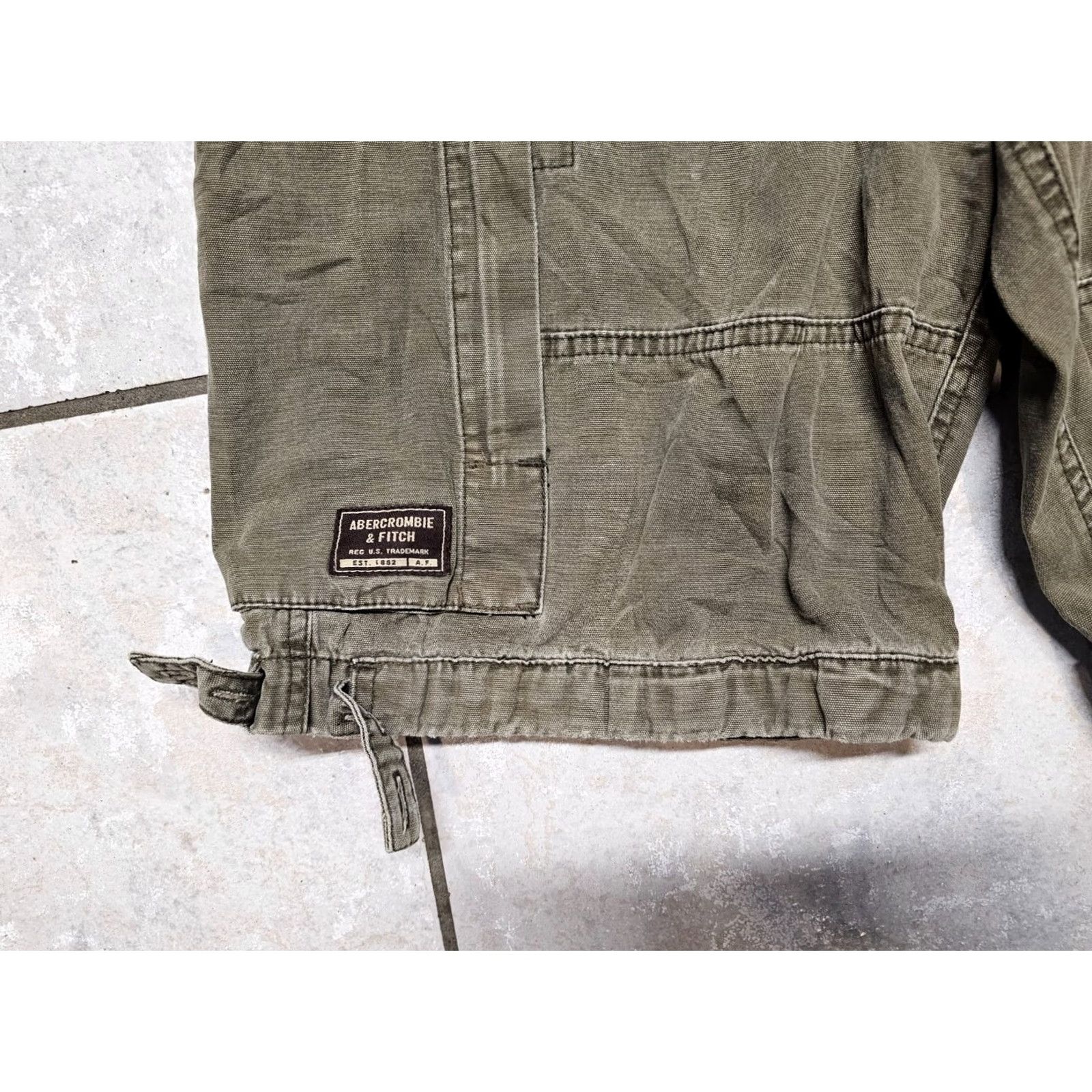 Abercrombie & Fitch VINTAGE Abercrombie & Fitch Cargo Shorts Mens 30 Green Belt Included Cargo Shorts 30 in Waist 23 in Out Side Leg Mens Size US 30 / EU 46 - 4 Thumbnail