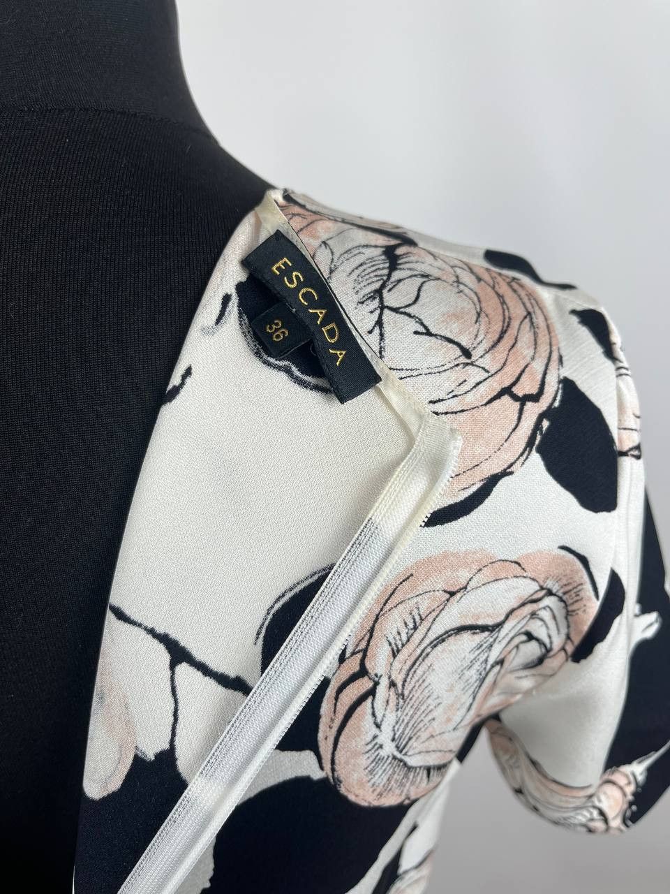 Escada Escada Floral Print 100% Silk Blouse Size 36 Size XS / US 0-2 / IT 36-38 - 7 Thumbnail