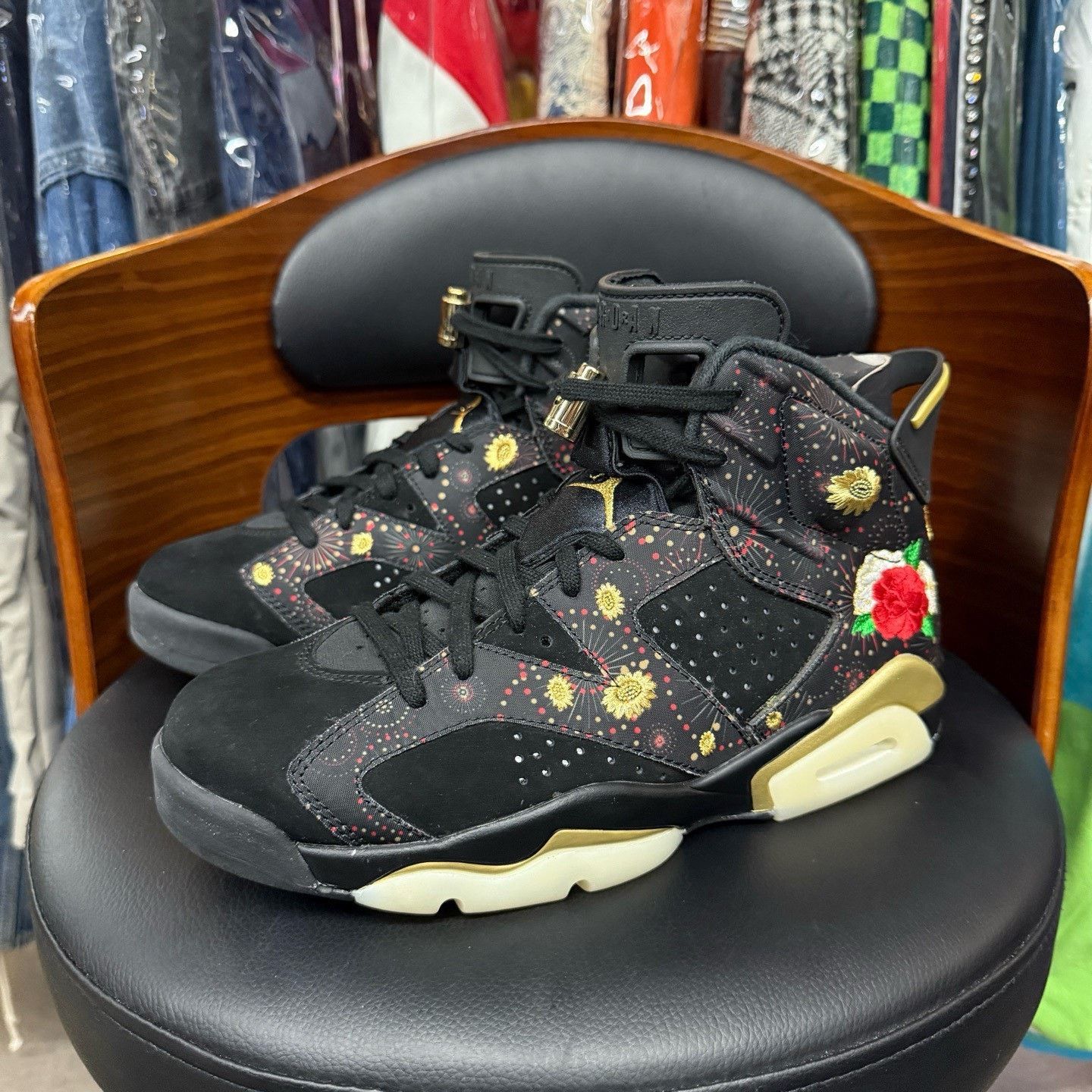 Nike Nike AJ6 Lowtop Sneakers 41 Men Size US 8.5 / EU 41-42 - 1 Thumbnail