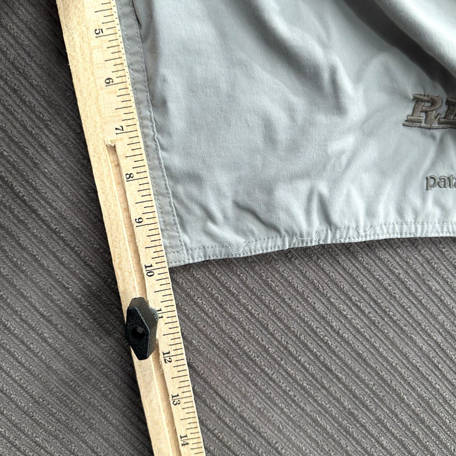 Patagonia Patagonia Board Shorts Men 30 Gray Nylon Beach Weekend Vacation Swim 10' Inseam Size US 30 / EU 46 - 6 Thumbnail