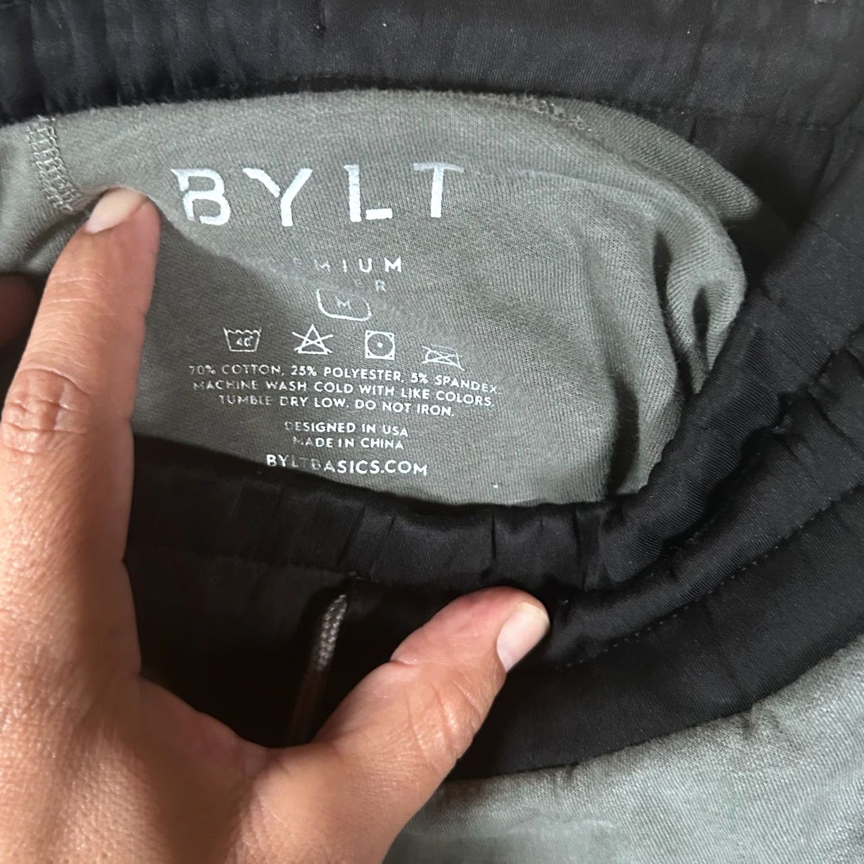 Asics BYLT Basics Premium Joggers Mens Medium Grey Black Zipper Pockets Tapered Fit Size US 31 - 3 Thumbnail