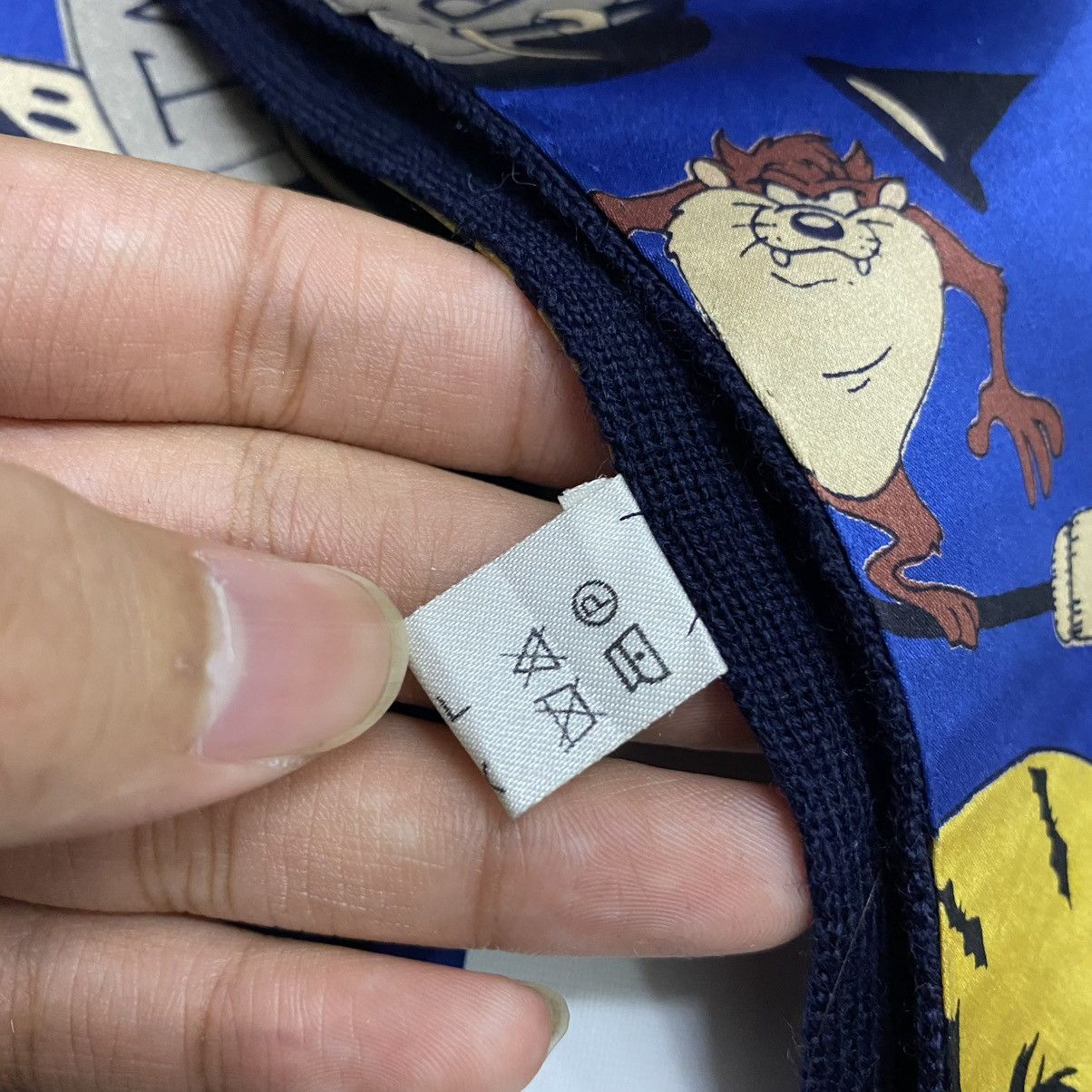 Cartoon Network TAZMANIA JAPANESSE CARTOON SILK SCARF MUFFLER JB001 Size ONE SIZE - 6 Thumbnail
