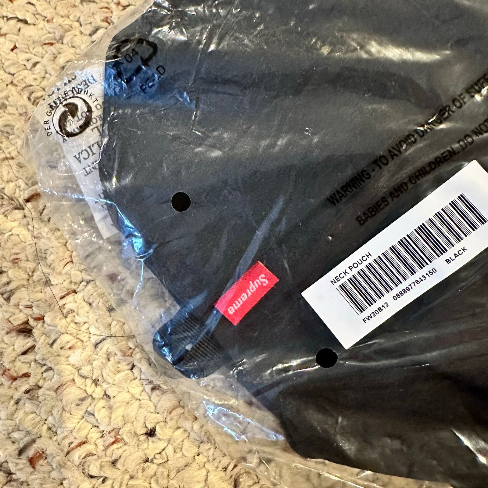 Supreme Supreme Neck Pouch Side Bag Black Summer Shoulder Small NEW Size ONE SIZE - 6 Thumbnail