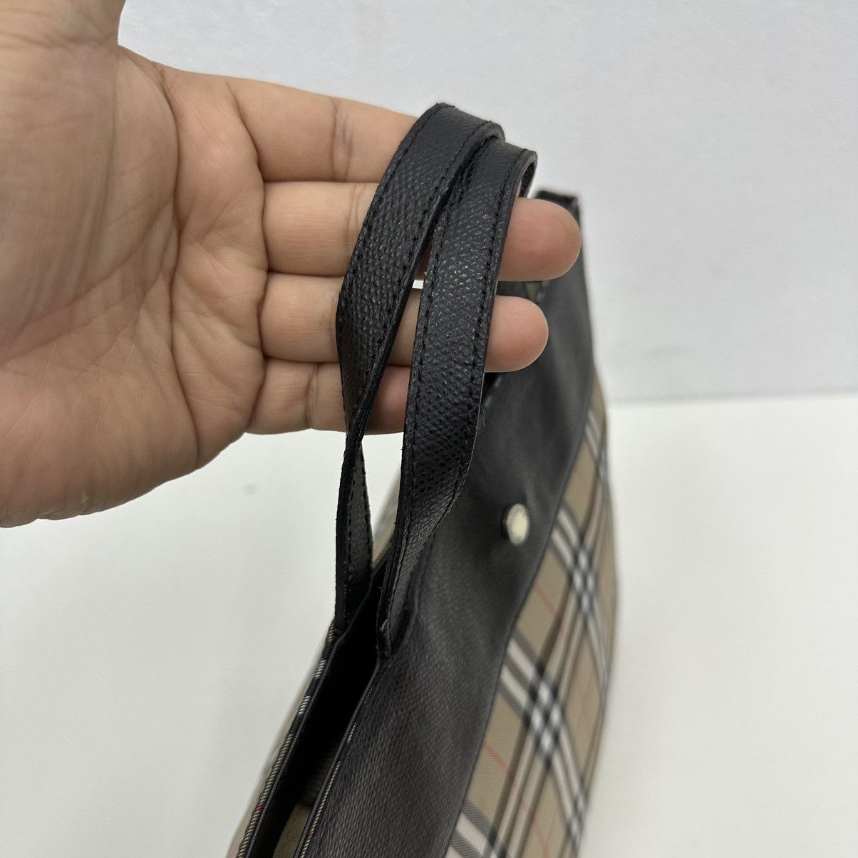 Burberry ‼️YES‼️ AUTHENTIC BURBERRY LONDON NOVA CHECK CARRY TOTE BAG Size ONE SIZE - 6 Thumbnail