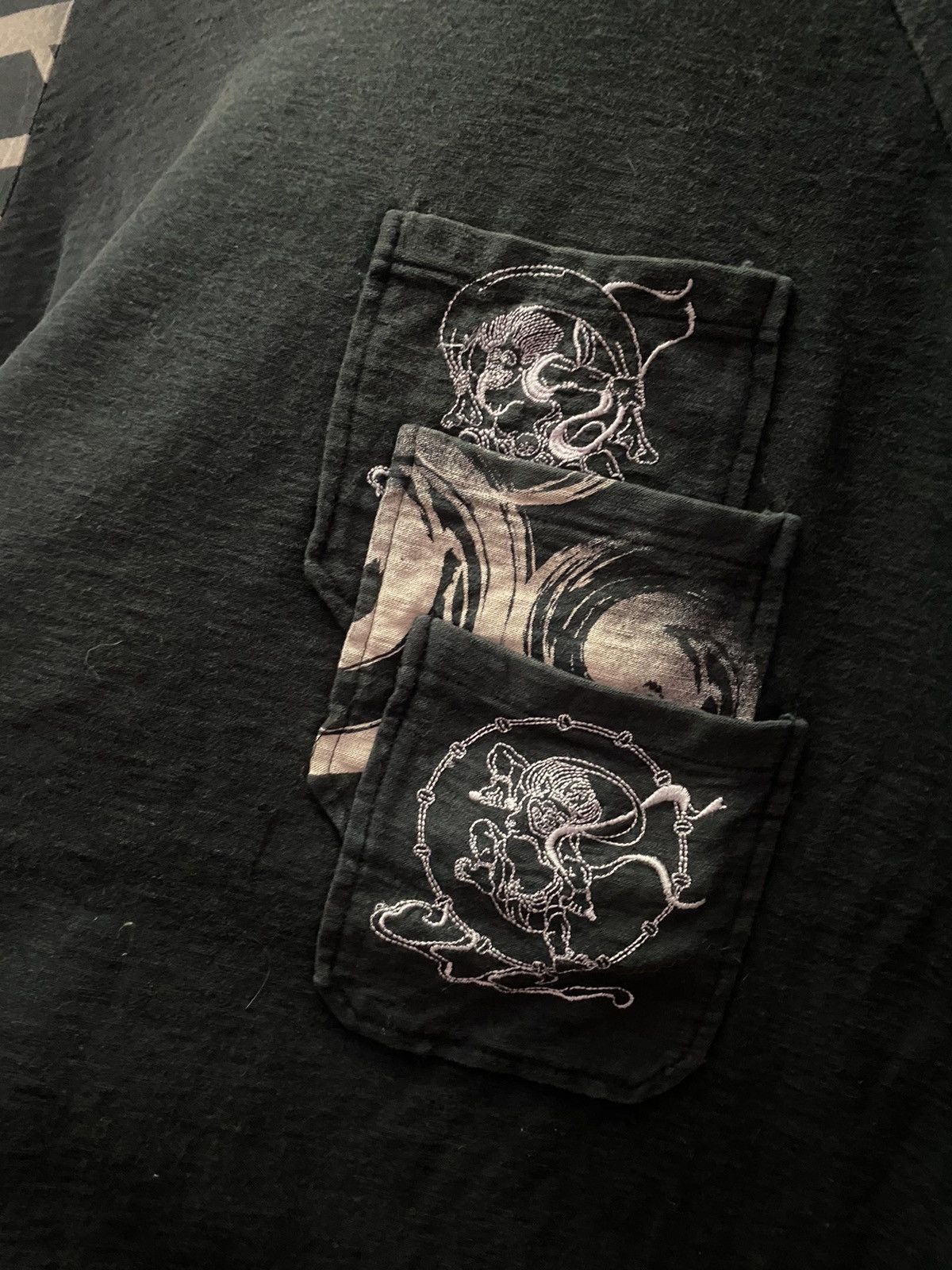Japanese Brand Vintage Sukajan Tamashi Karakuri Embroided Multi Pocket Tees Size US L / EU 52-54 / 3 - 3 Thumbnail
