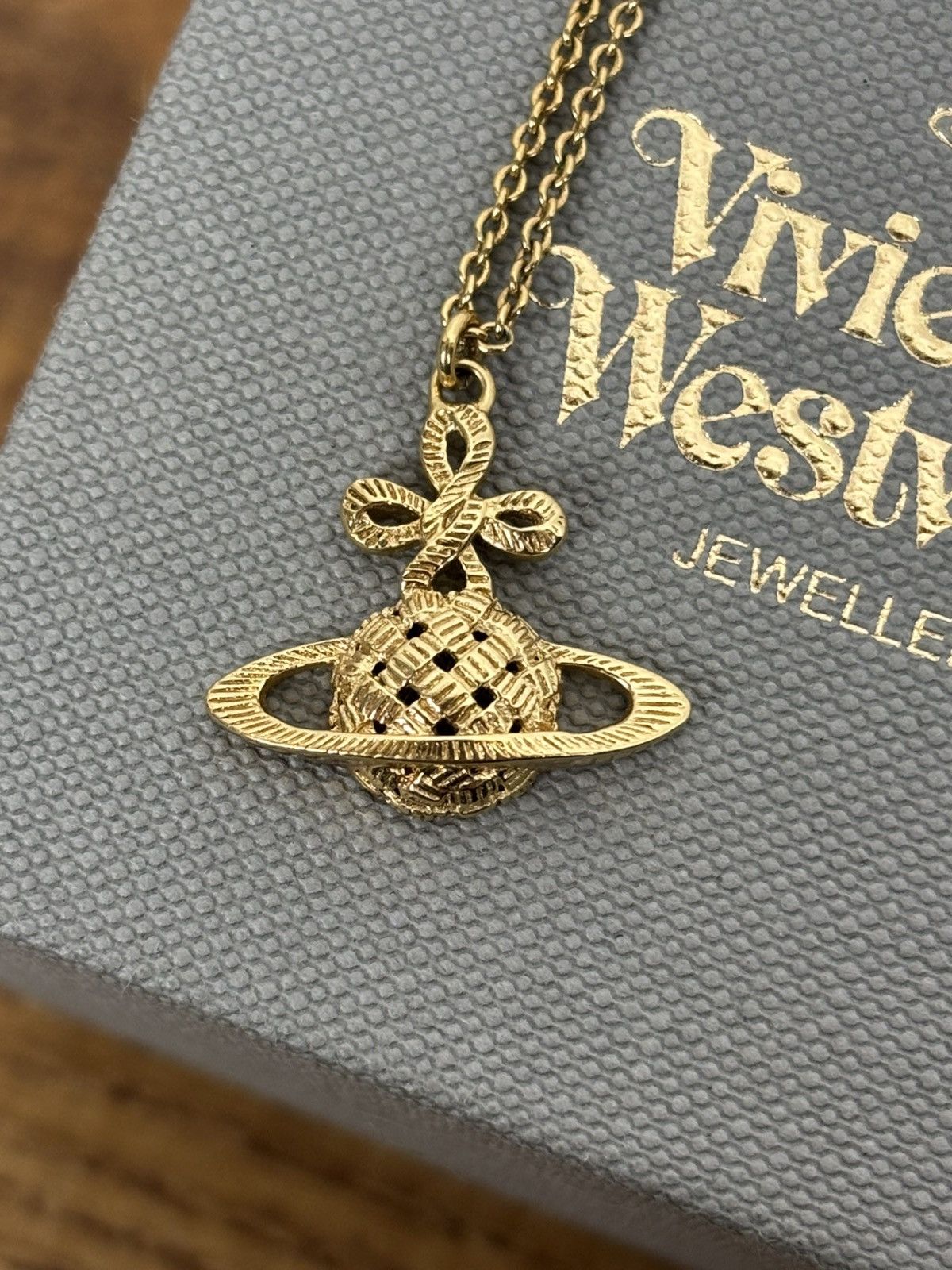 Vivienne Westwood Vivienne Westwood Simone Bas Relief Mini Necklace Gold Size ONE SIZE - 1 Thumbnail