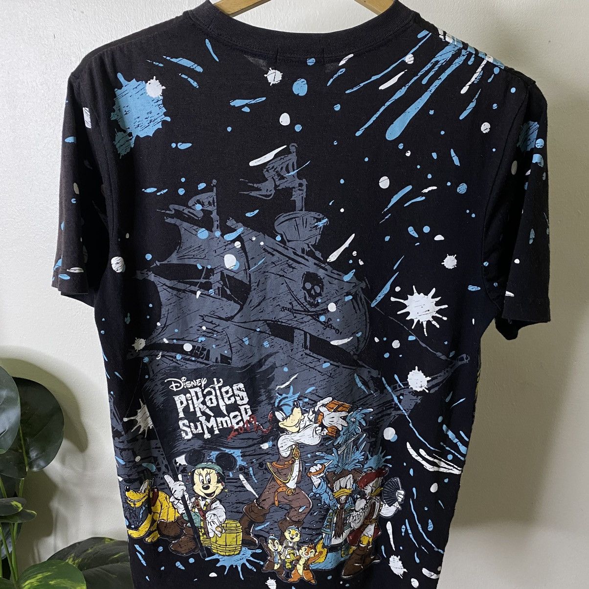 Mickey Mouse Y2K Tokyo Disney Resort Mickey Mouse Pirates Summer T Shirt Size US S / EU 44-46 / 1 - 7 Thumbnail