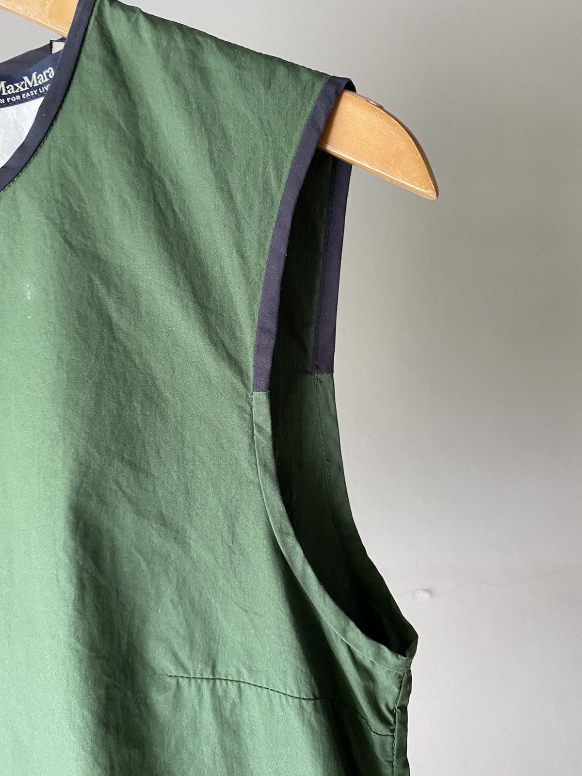 Max Mara Max Mara Forest Green Sleeveless Blouse with Black Trim Size M / US 6-8 / IT 42-44 - 9 Thumbnail