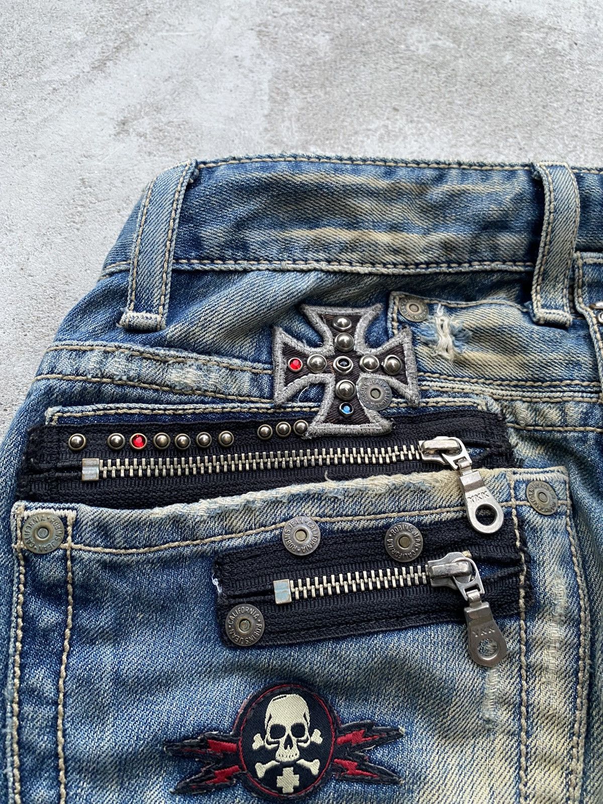Robins Jeans ROBINS JEAN COMPARED TO WHO SKULL STUDDED JEANS Size US 29 - 5 Thumbnail