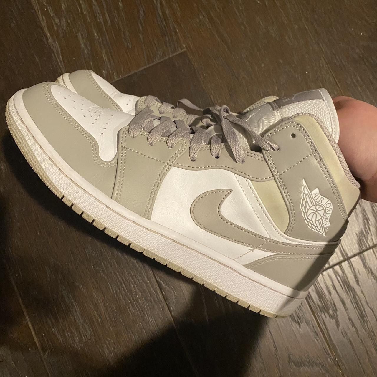 Nike Air Jordan 1 Mid College Grey Size US 9 / EU 42 - 3 Thumbnail