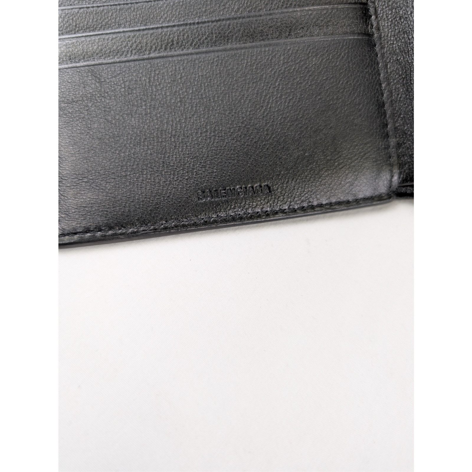 Balenciaga o1rshd1 Size: OS / Men's Cash Squared Folded Wallet in Black Size ONE SIZE - 8 Thumbnail