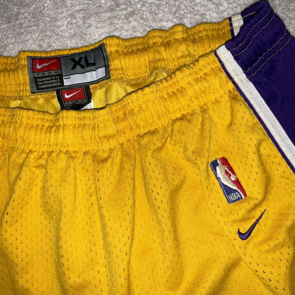 Nike Nike Lakers Vintage Mesh Shorts Size US 34 / EU 50 - 2 Thumbnail