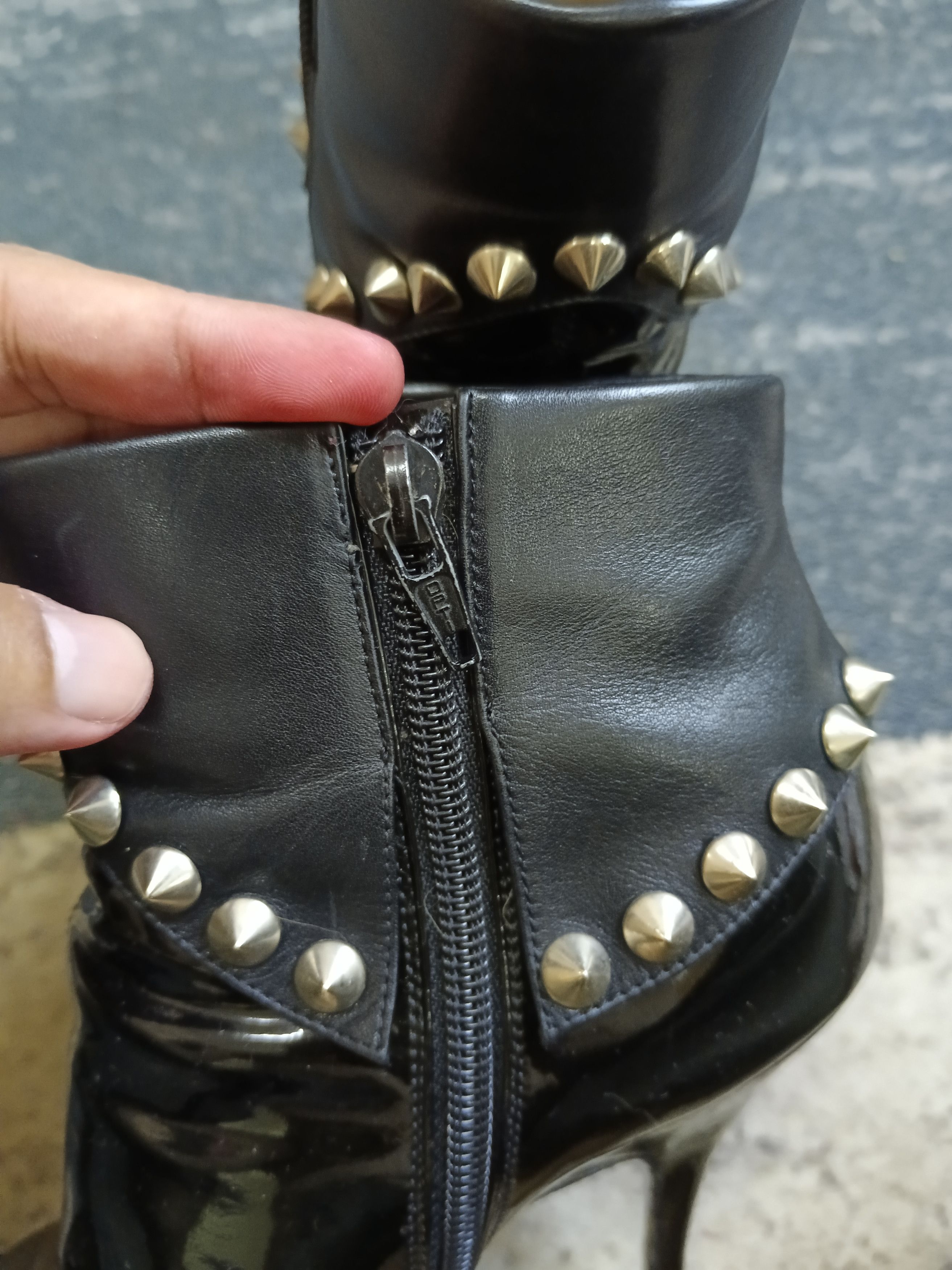 Dolce & Gabbana DOLCE&GABBANA STUDDED Size US 7 / IT 37 - 8 Thumbnail