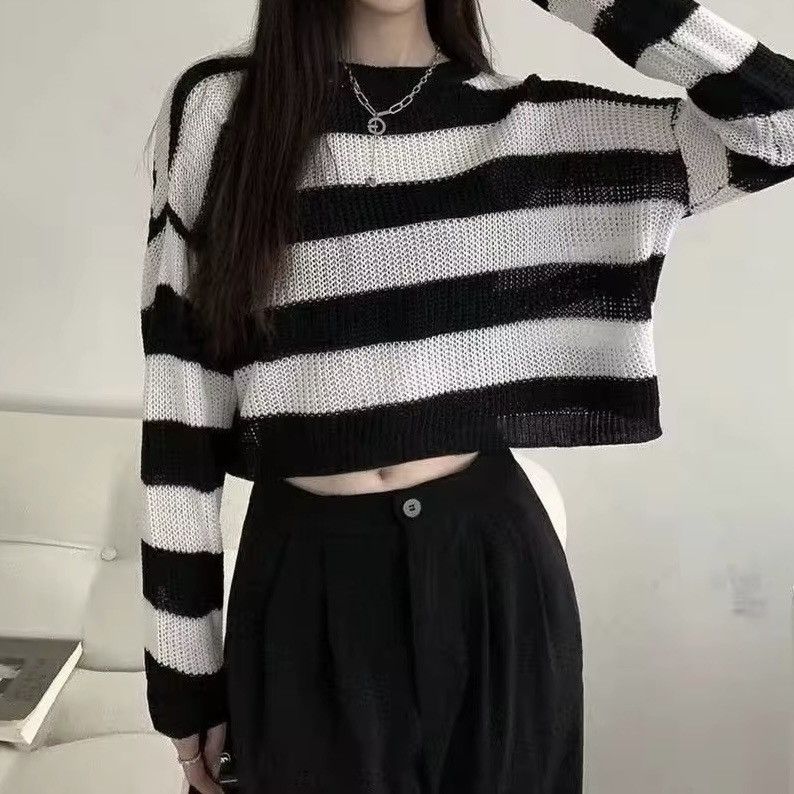 Vintage Y2K Design Cropped Sweater Knitted Stripe Grunge Women’s Size M / US 6-8 / IT 42-44 - 2 Thumbnail