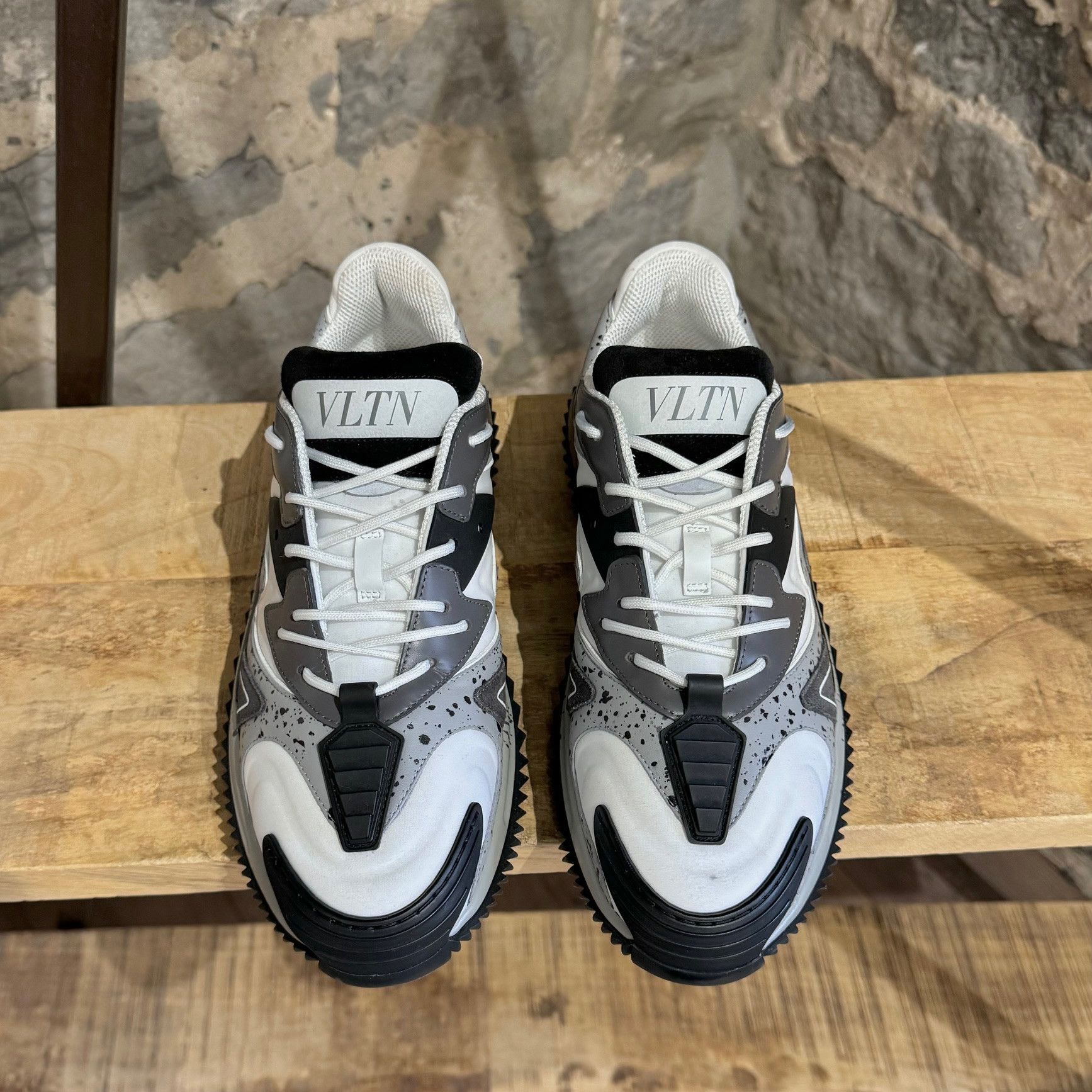 Valentino Valentino VLTN Wade Runner Black White Grey Sneakers Size US 7 / EU 40 - 2 Thumbnail