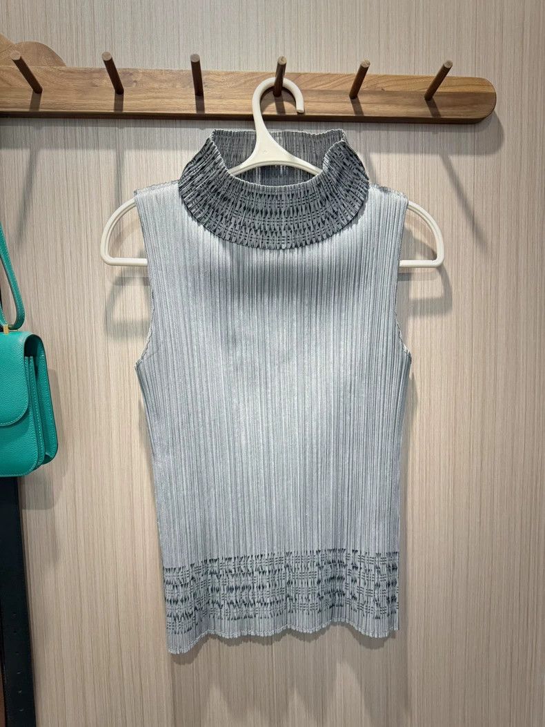 Issey Miyake issey miyake size:3 Blue pleated vest Size XXS / US 00 / IT 34 - 1 Thumbnail