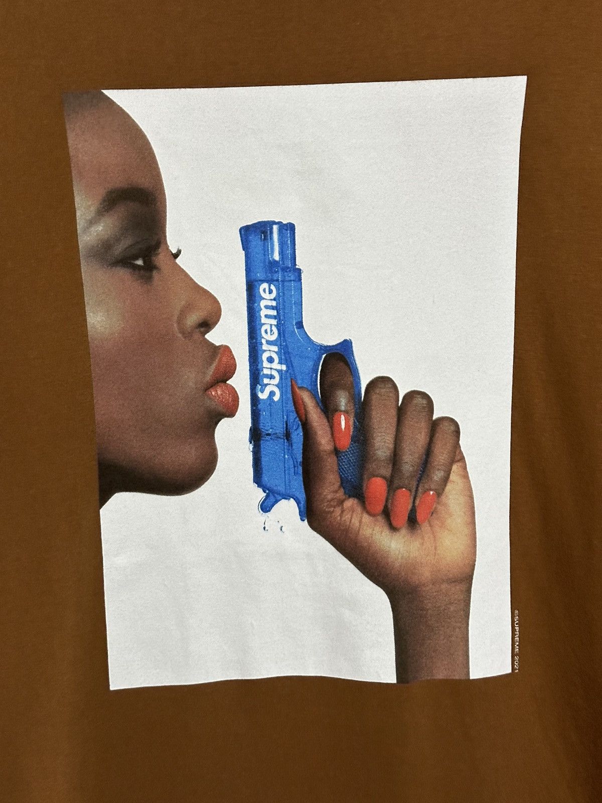 Supreme Supreme Water Pistol Tee Size US M / EU 48-50 / 2 - 2 Thumbnail