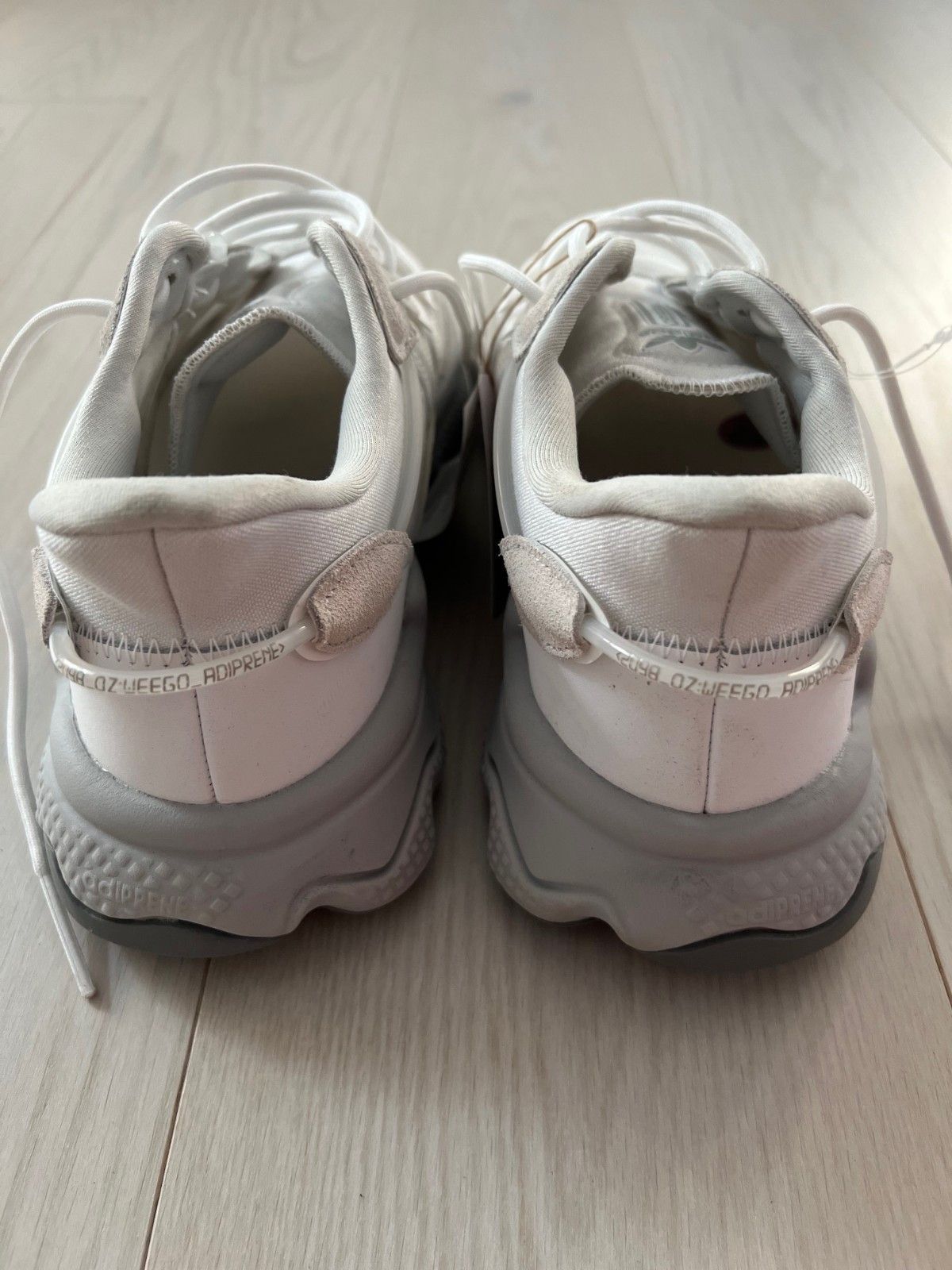 Adidas Adidas ID9816 Ozweego Sneakers White Grey ( 8.5 ) Size US 8.5 / EU 41-42 - 6 Thumbnail