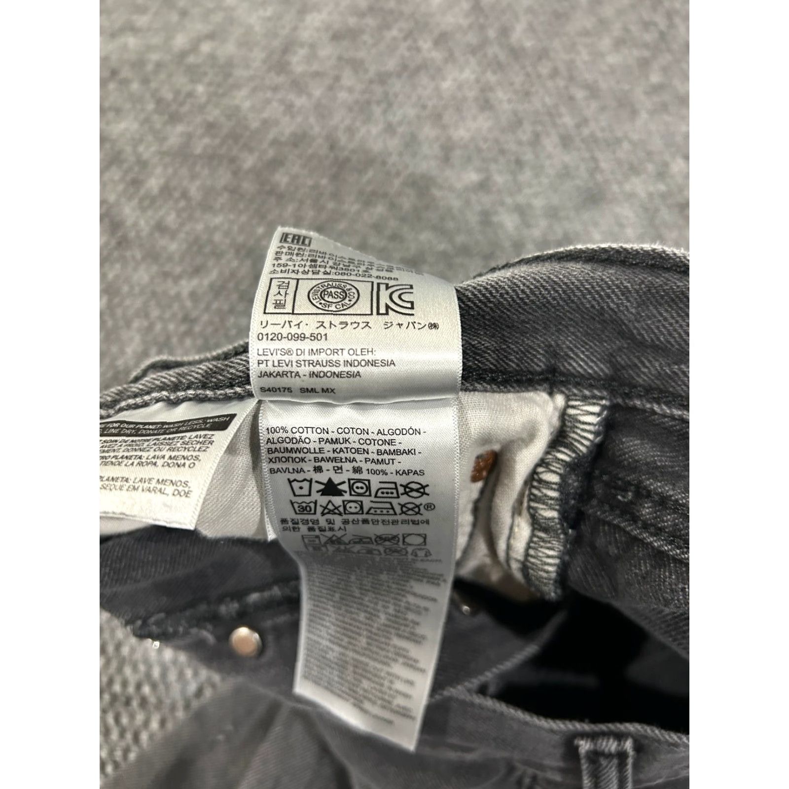 Levi's VINTAGE Levi's 501 Jeans Mens 36x29 Black Straight Button Fly Classic Denim Retro 90s - Levi's 501 Series Mens Jeans Size US 36 / EU 52 - 6 Thumbnail