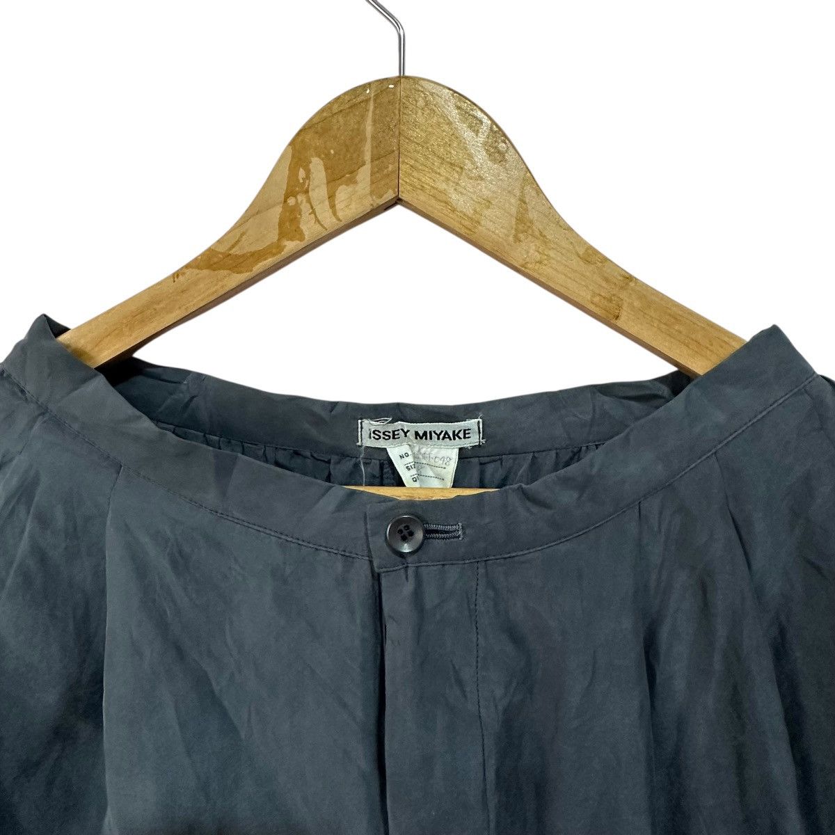 Issey Miyake Vintage ISSEY MIYAKE Lightweight Trousers Made in Japan Size 30" / US 8 / IT 44 - 2 Thumbnail