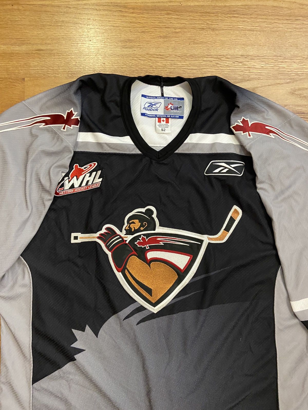 Reebok Vancouver Giants authentic alternate hockey jersey Size US L / EU 52-54 / 3 - 4 Thumbnail