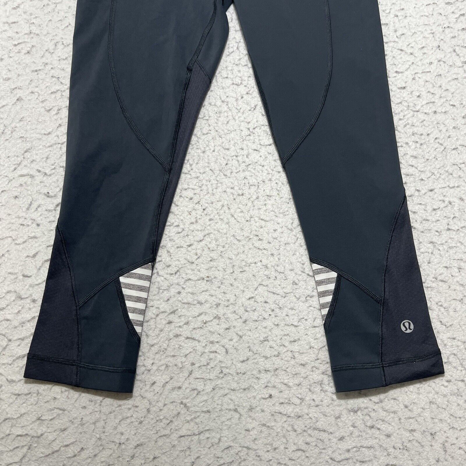 Lululemon LuluLemon Capri Length Wet Dry Warm Leggings Gray Yoga Pants Size 27" / US 4 / IT 40 - 4 Thumbnail