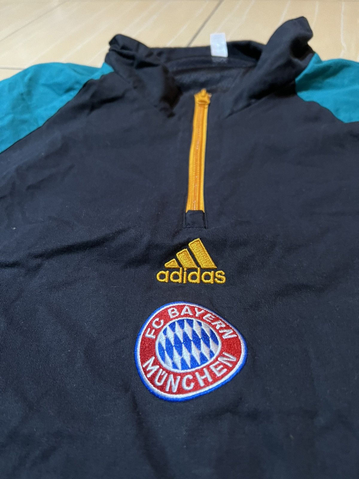 Adidas Adidas fc bayern munchen icoon Size US M / EU 48-50 / 2 - 2 Thumbnail