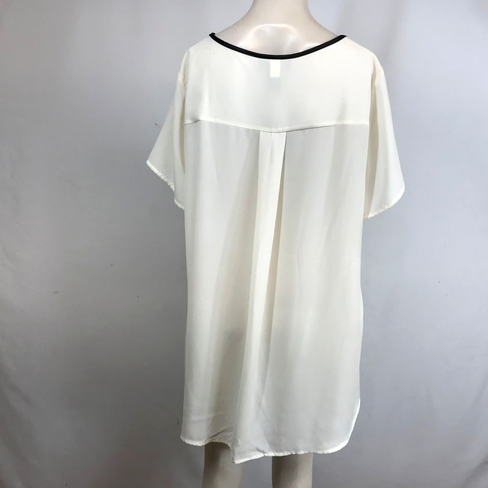 Vintage VINTAGE Lane Bryant Womens Ivory Black Trim V Neck Short Sleeve Tunic Top Plus SZ 18 20 Size XXL / US 16-18 / IT 52-54 - 5 Thumbnail
