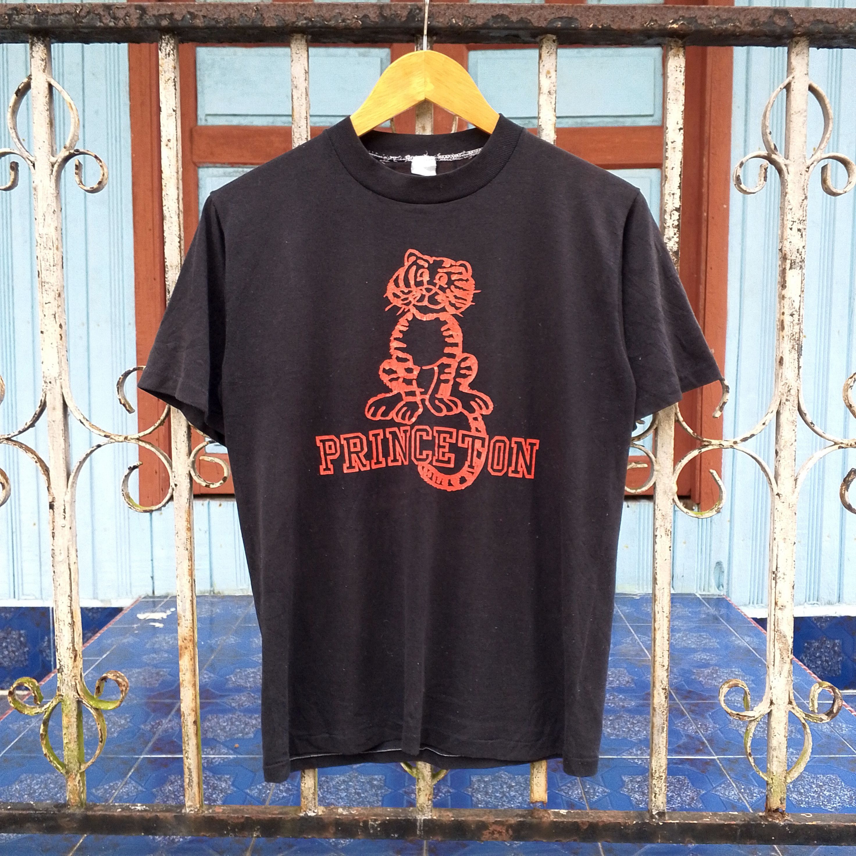Vintage Vintage Princeton University Mirror Print Tshirt Size M Size US M / EU 48-50 / 2 - 1 Thumbnail