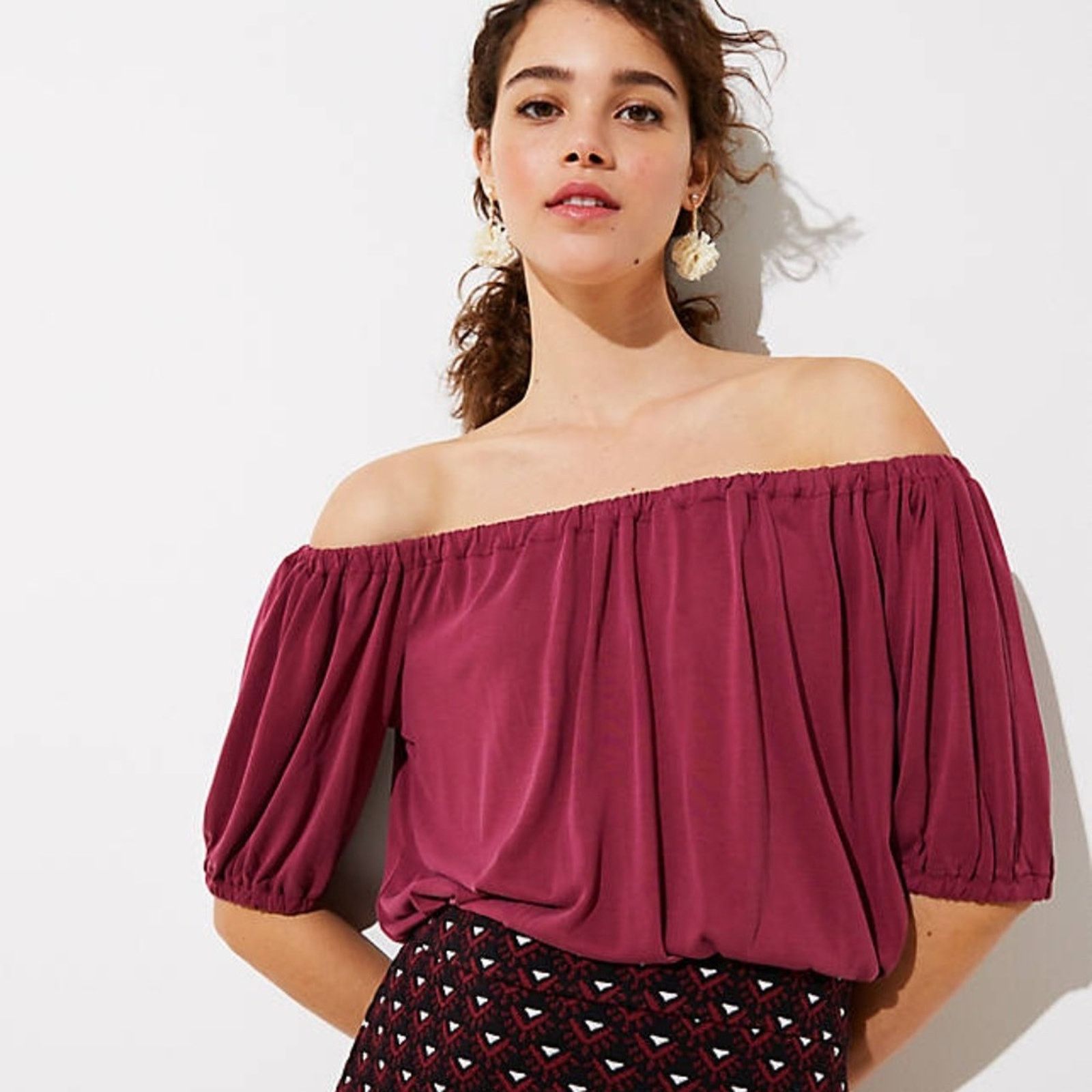 Loft LOFT Blush Red Short Off Shoulder Sleeve Top Size S / US 4 / IT 40 - 1 Thumbnail