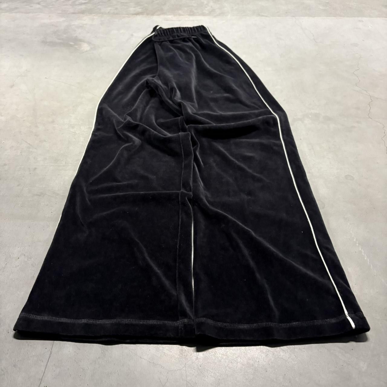 Vintage Crazy Vintage Y2K/2000s Baggy Rafaella Black Velvet SweatPants! Size US 32 / EU 48 - 2 Thumbnail