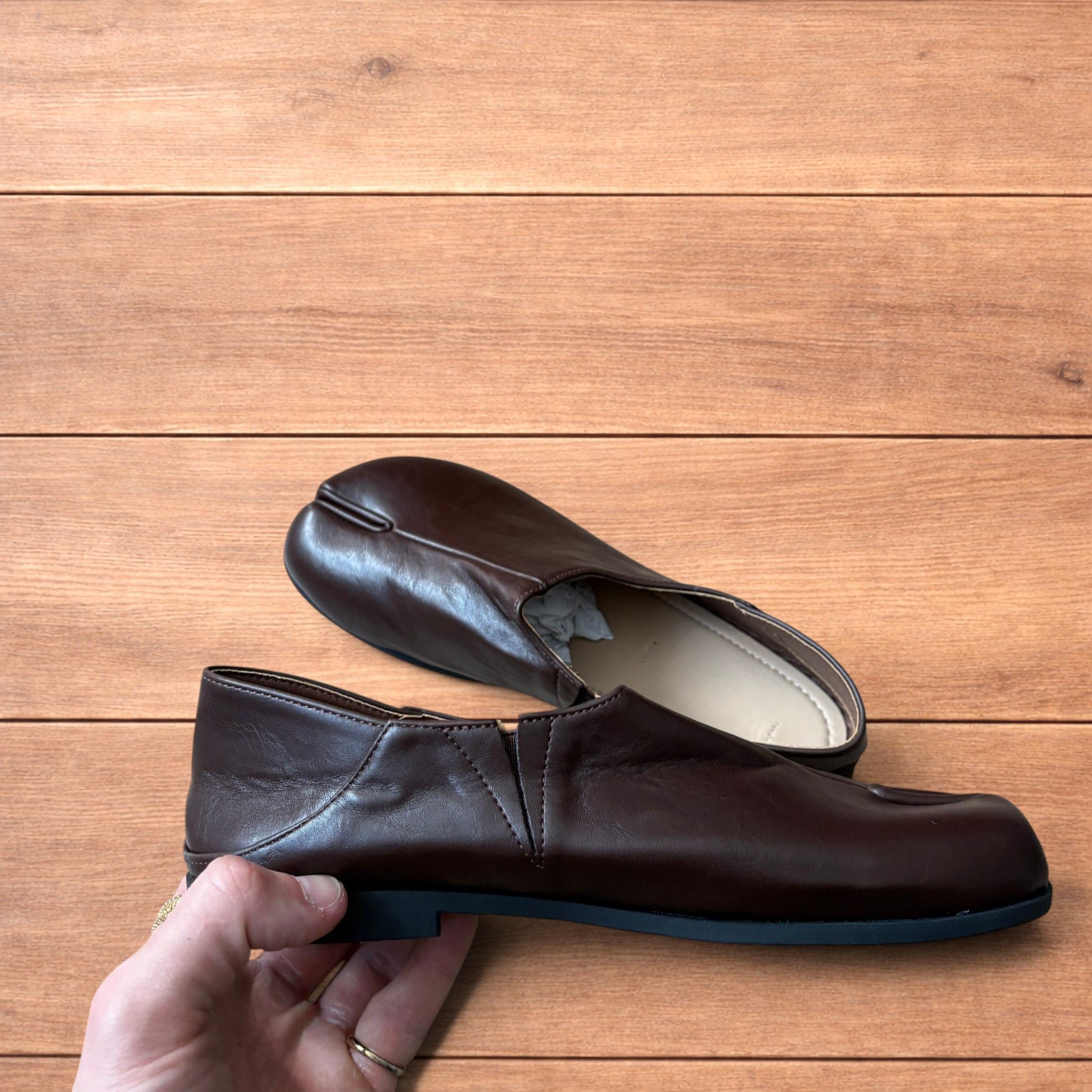 Japanese Brand Vintage style faux leather tabi split toe shoes in brown. Size US 9 / IT 39 - 8 Thumbnail