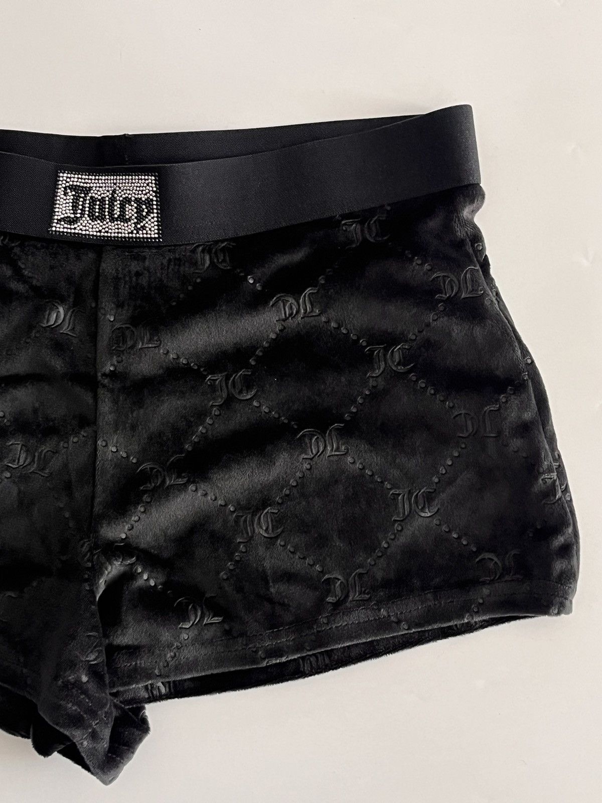 Juicy Couture Brand new Juicy Couture velvet shorts Size 27" / US 4 / IT 40 - 3 Thumbnail